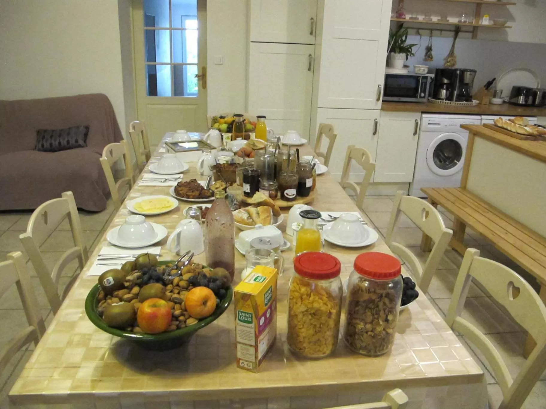 Food and drinks, Dining Area in Lou Cardalines