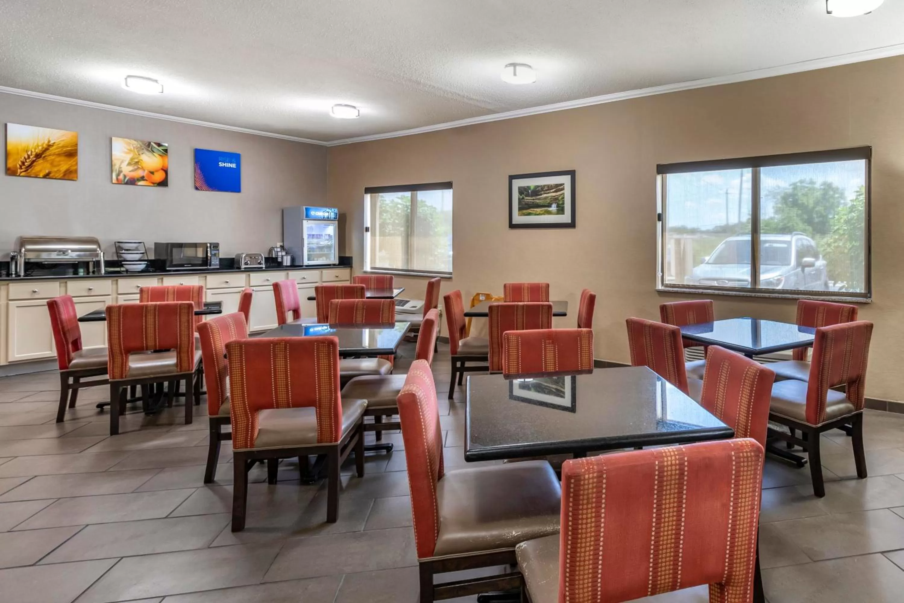 Breakfast in Comfort Inn Moline - Quad Cities