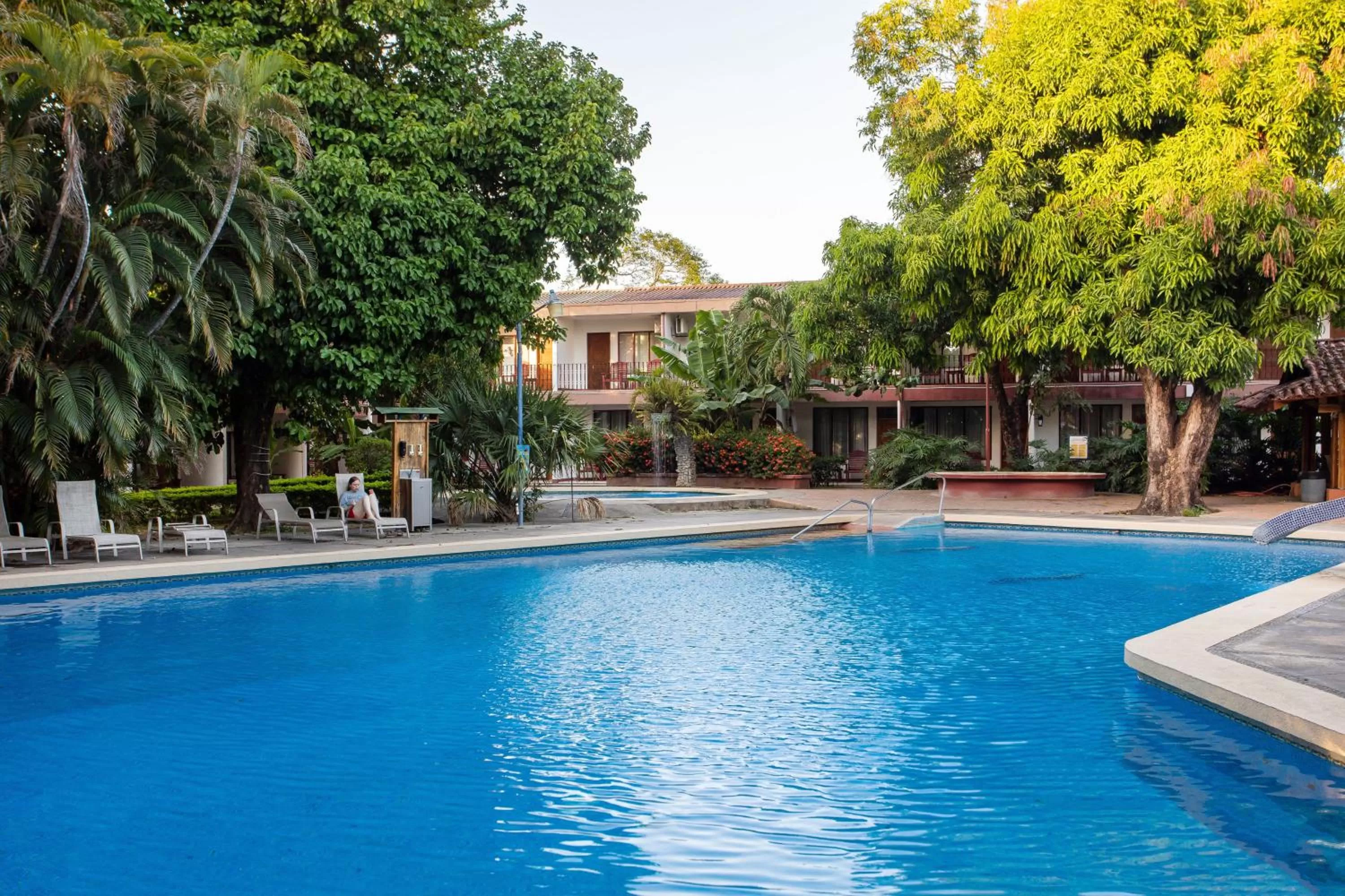 Swimming pool in Hotel Boyeros