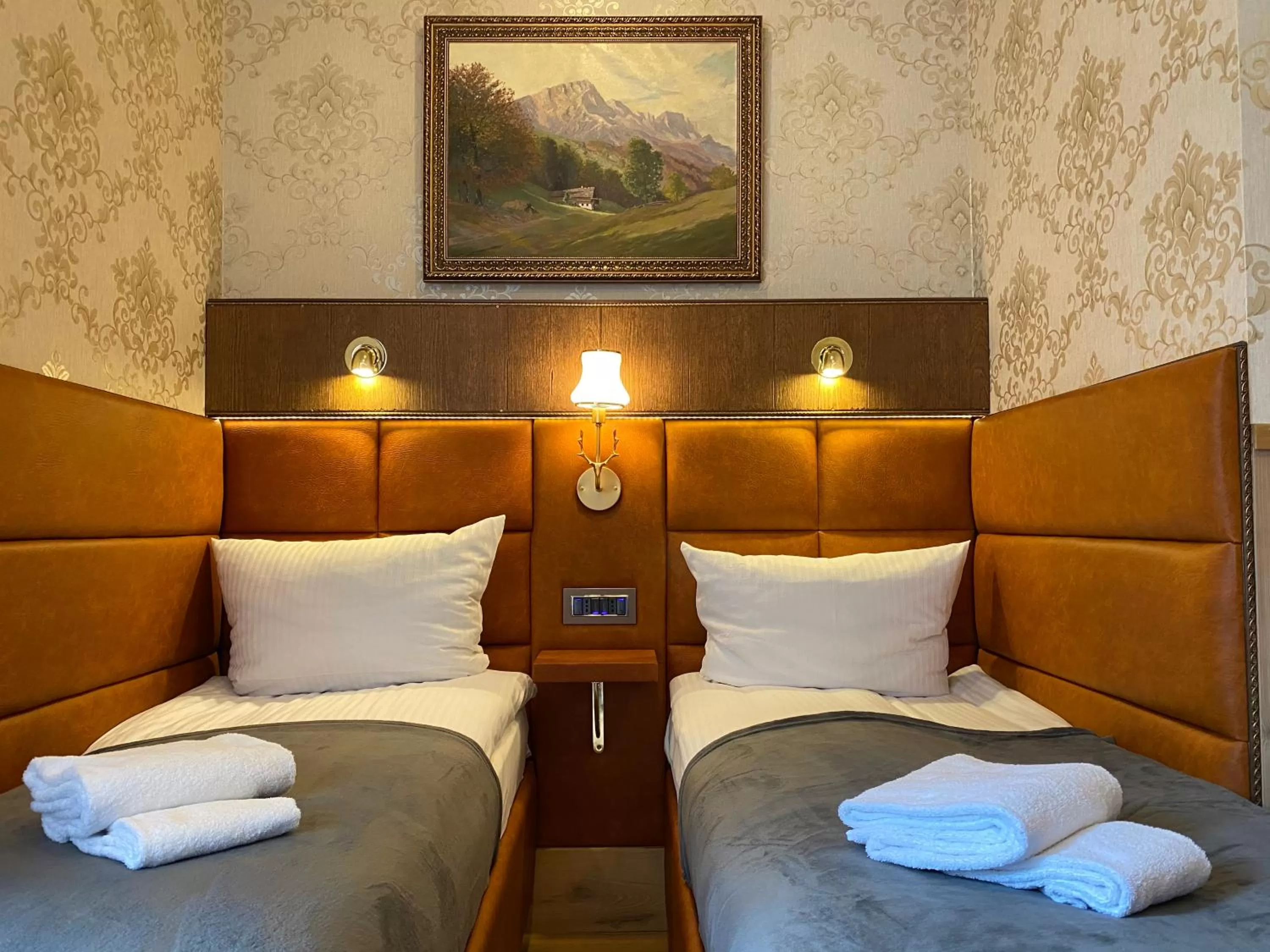 Twin Room in Golden GaPa "Gasthof zum Lamm"