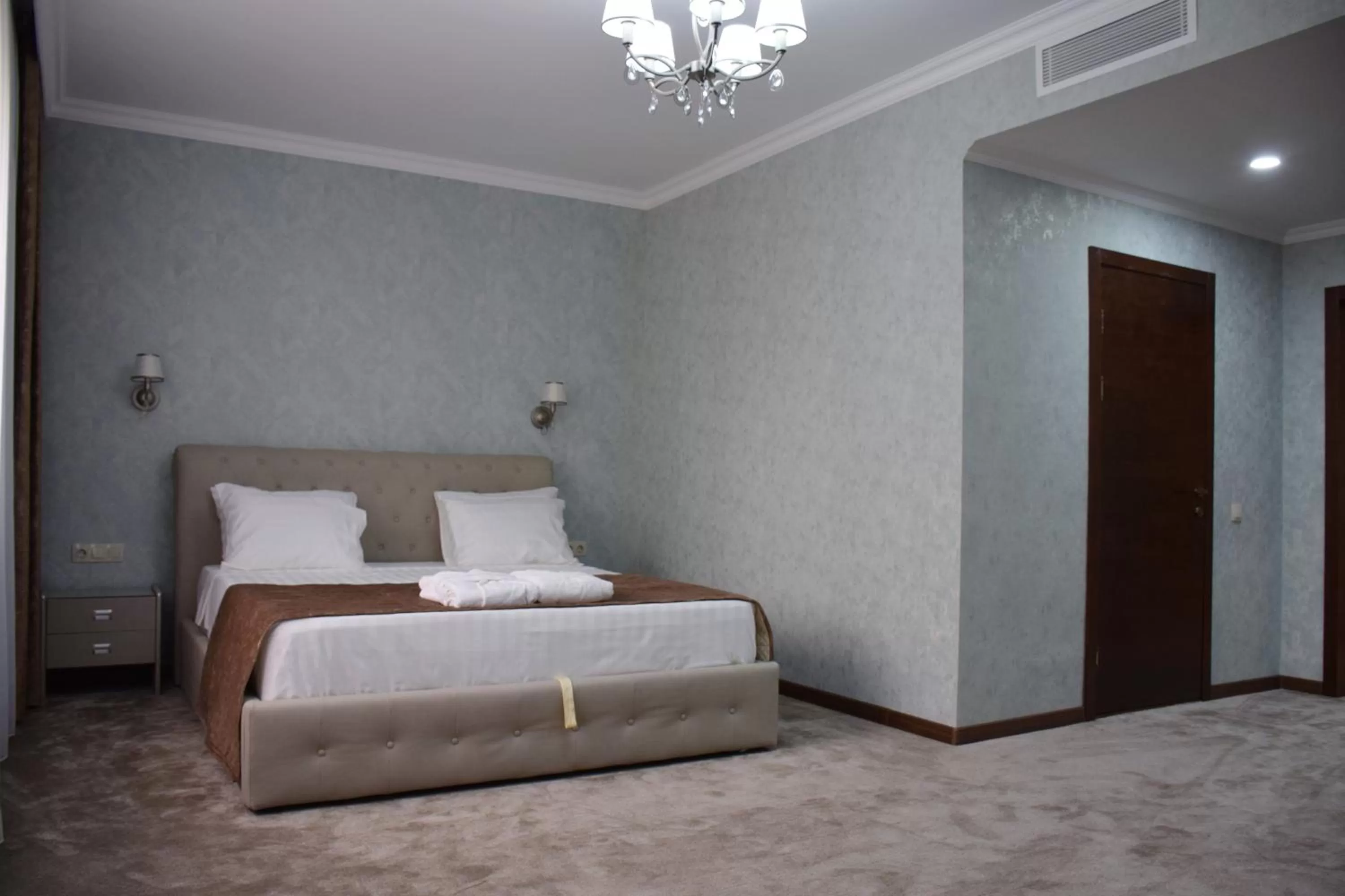 Bed in MirOtel Hotel