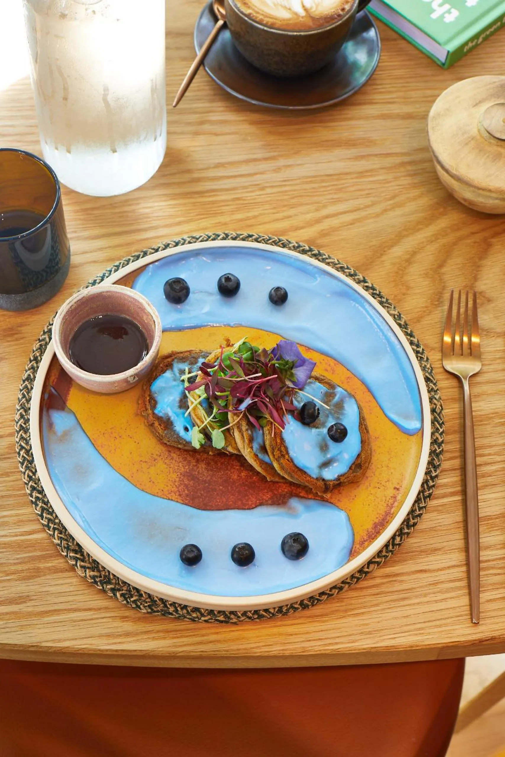 Food and drinks in Inhabit Queen's Gardens, a Member of Design Hotels