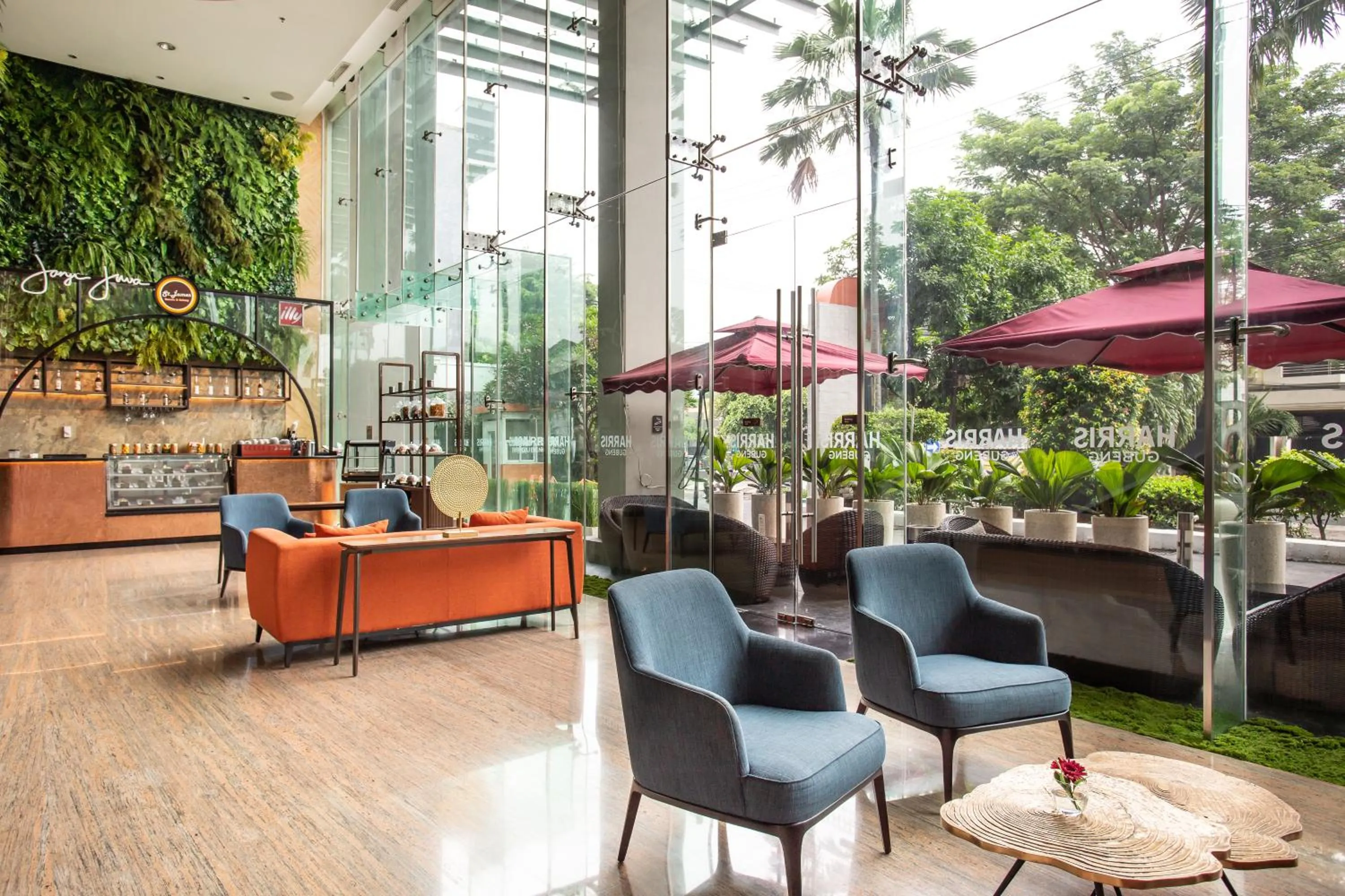 Lobby or reception in HARRIS Hotel & Conventions Gubeng