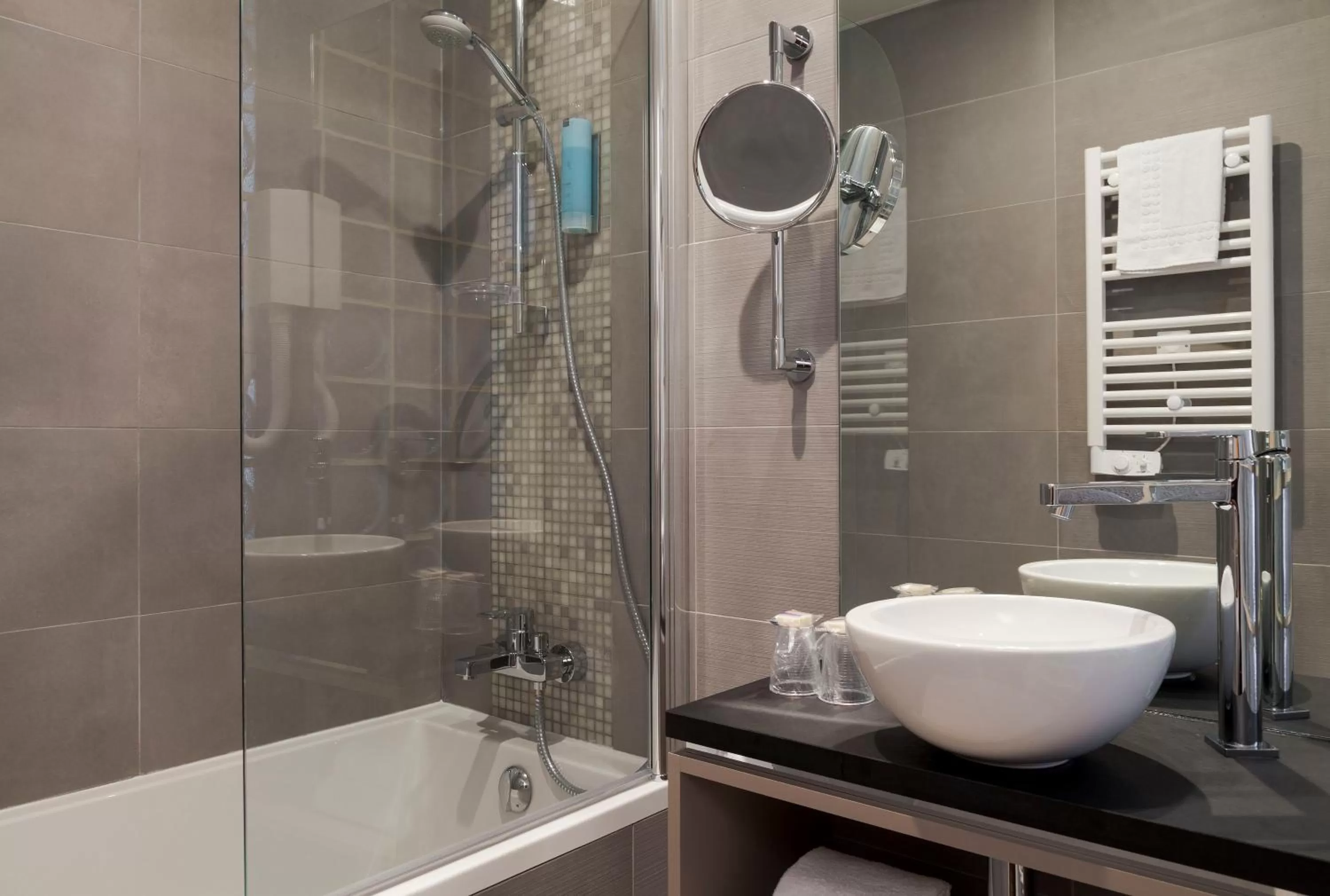 Bathroom in Timhotel Palais Royal