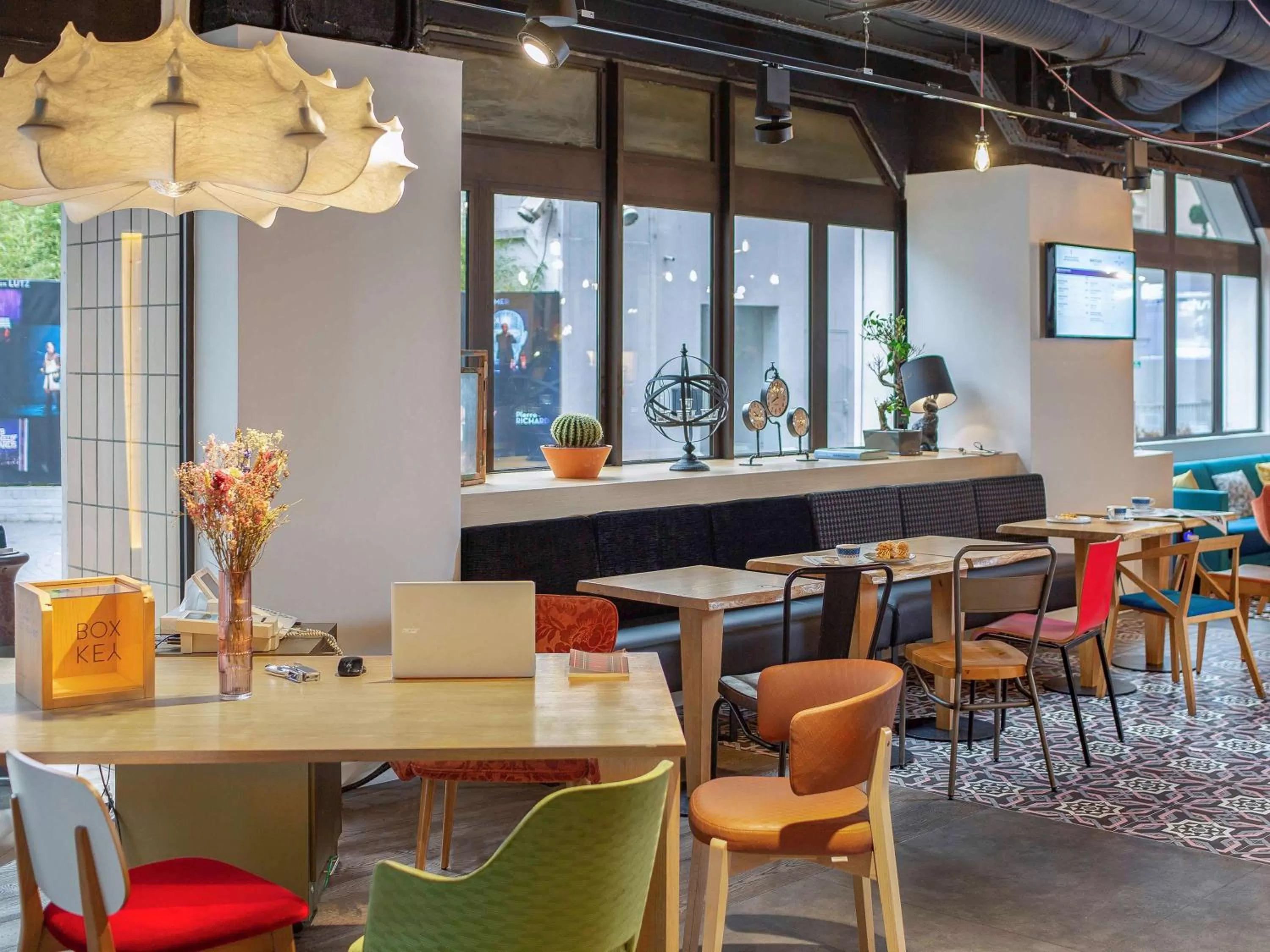 Property building in Hôtel Mercure Paris Centre Gare Montparnasse