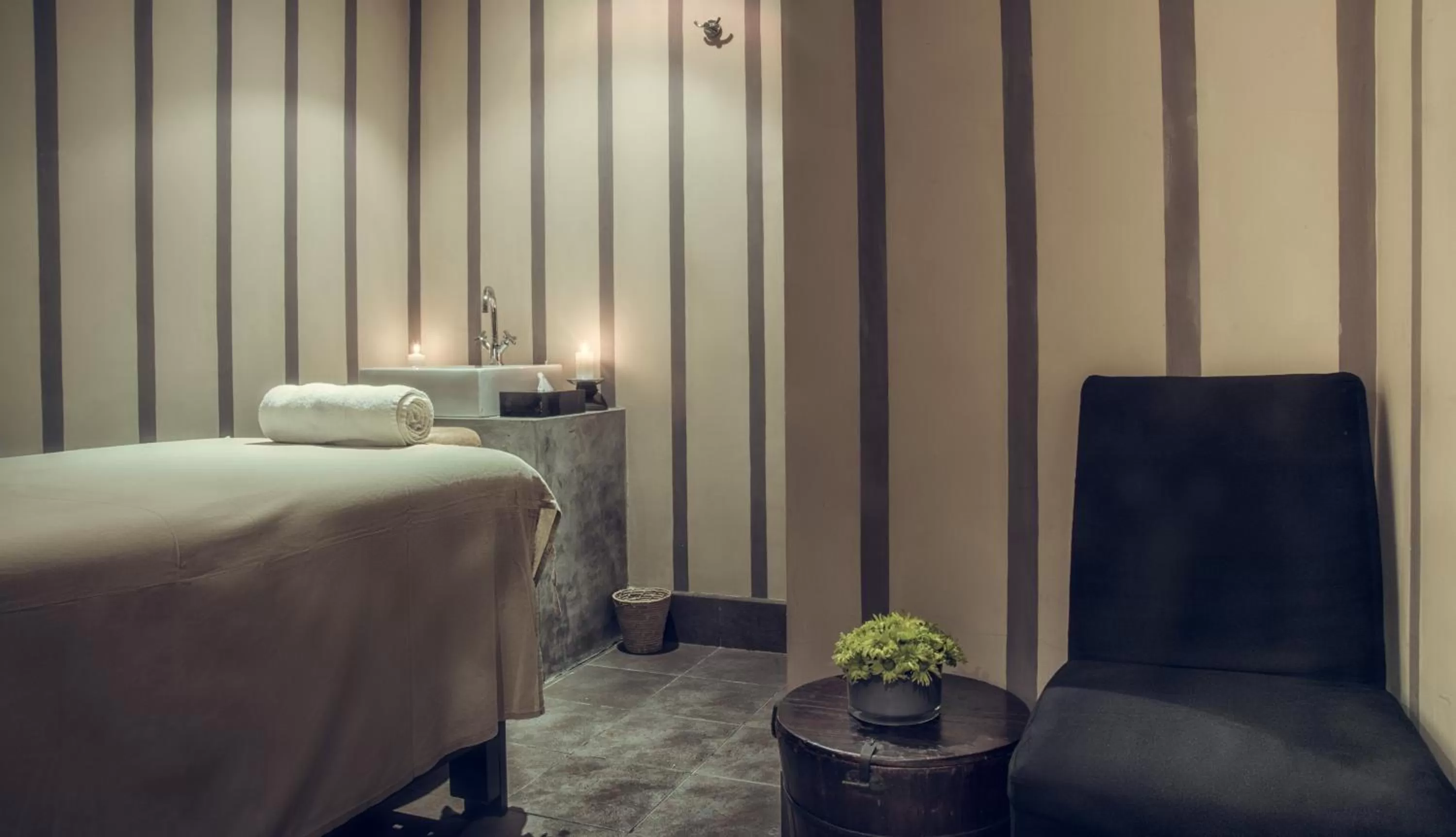 Day, Bed in Paradise Road Tintagel Colombo