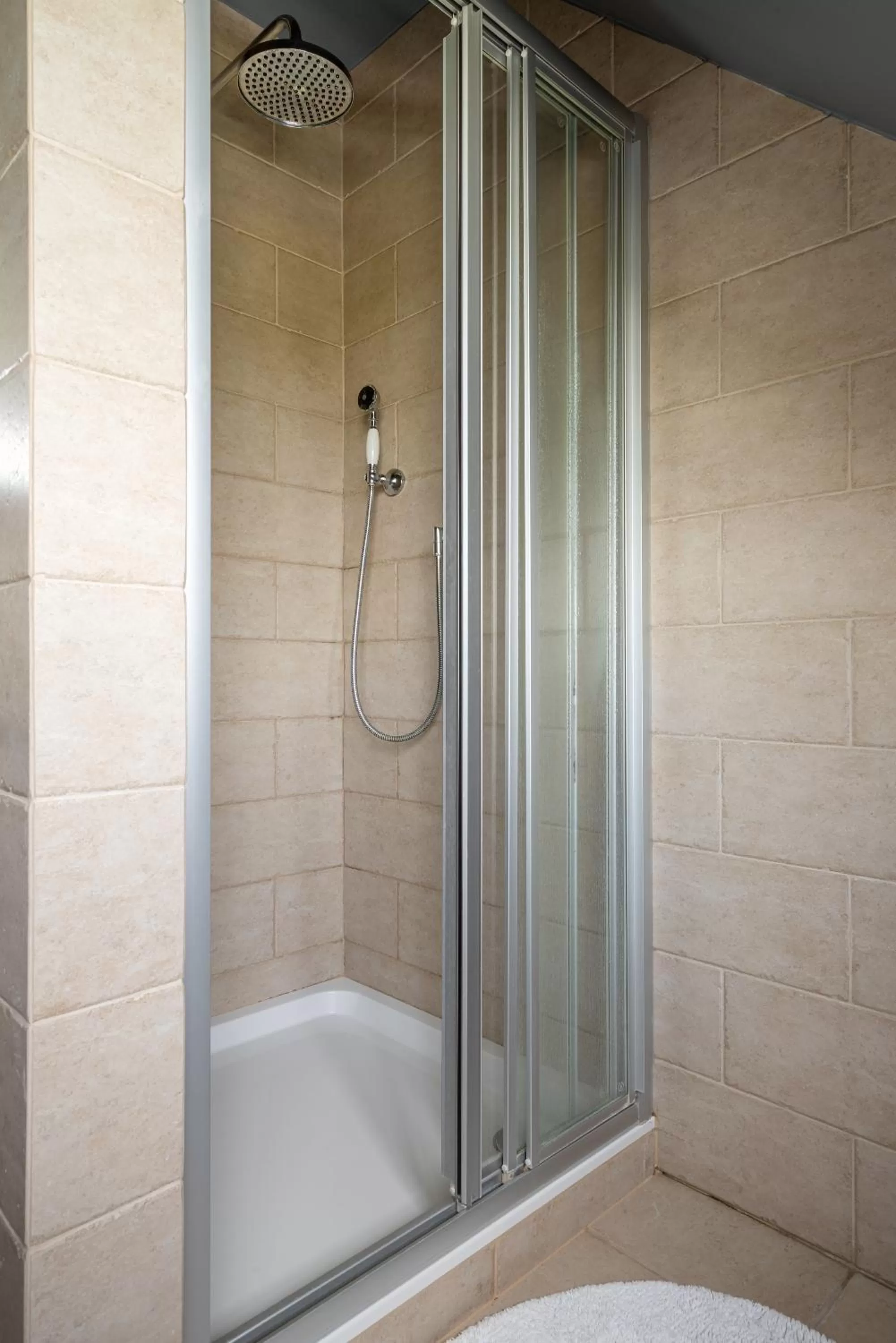 View (from property/room), Bathroom in B&B De Hemelse Polder