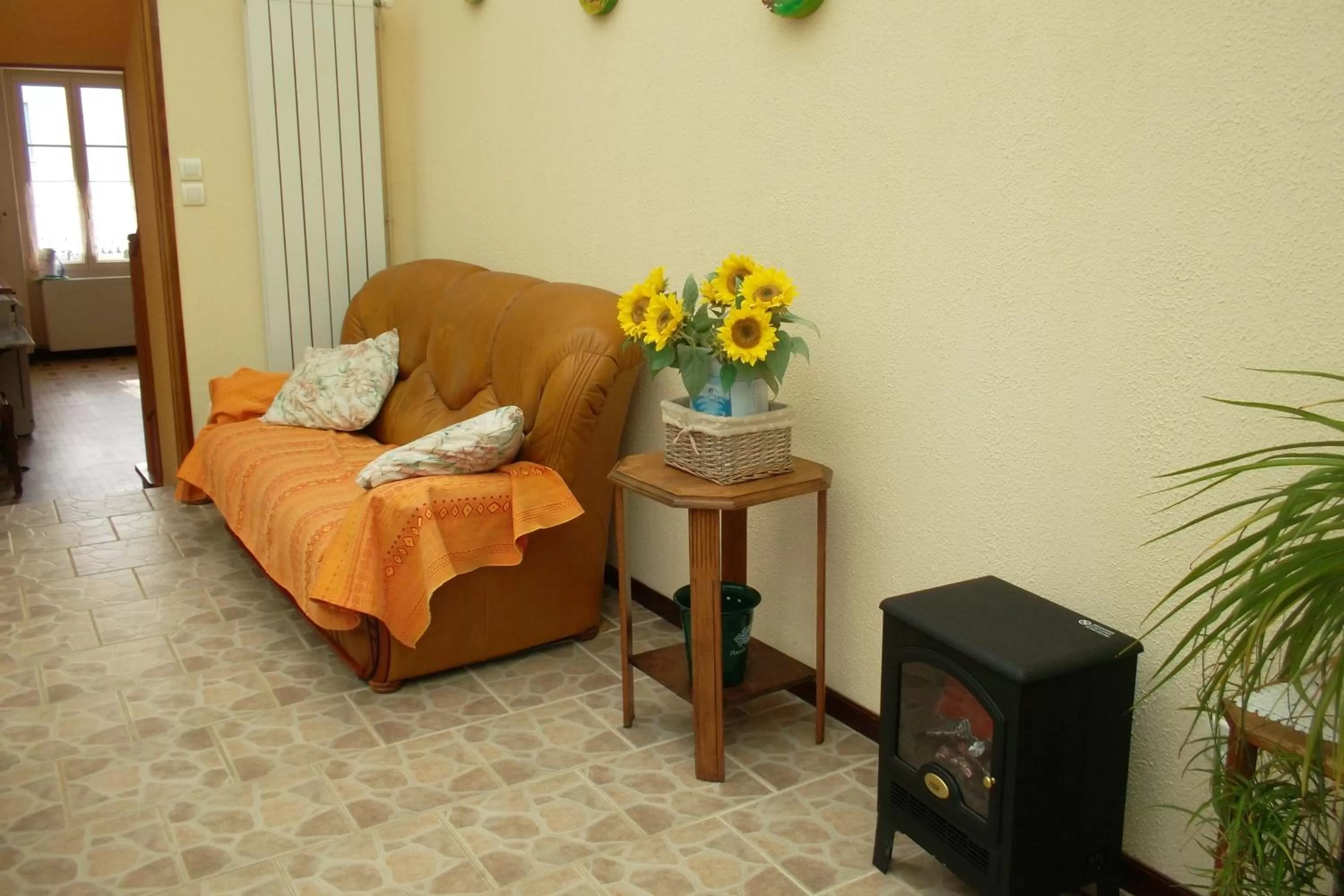 Facade/entrance, Bed in Armalou