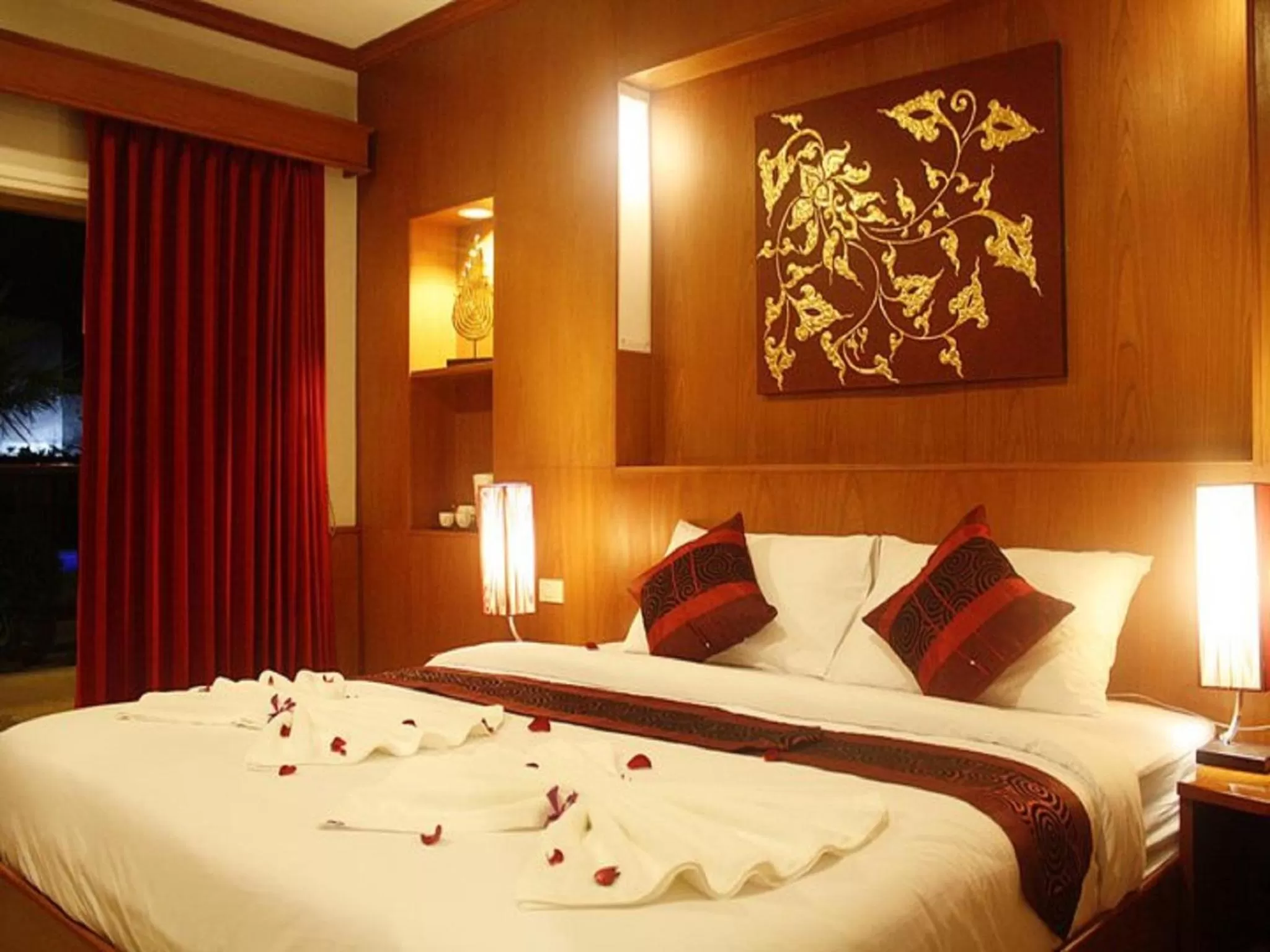 Photo of the whole room, Bed in Maleedee Bay Resort