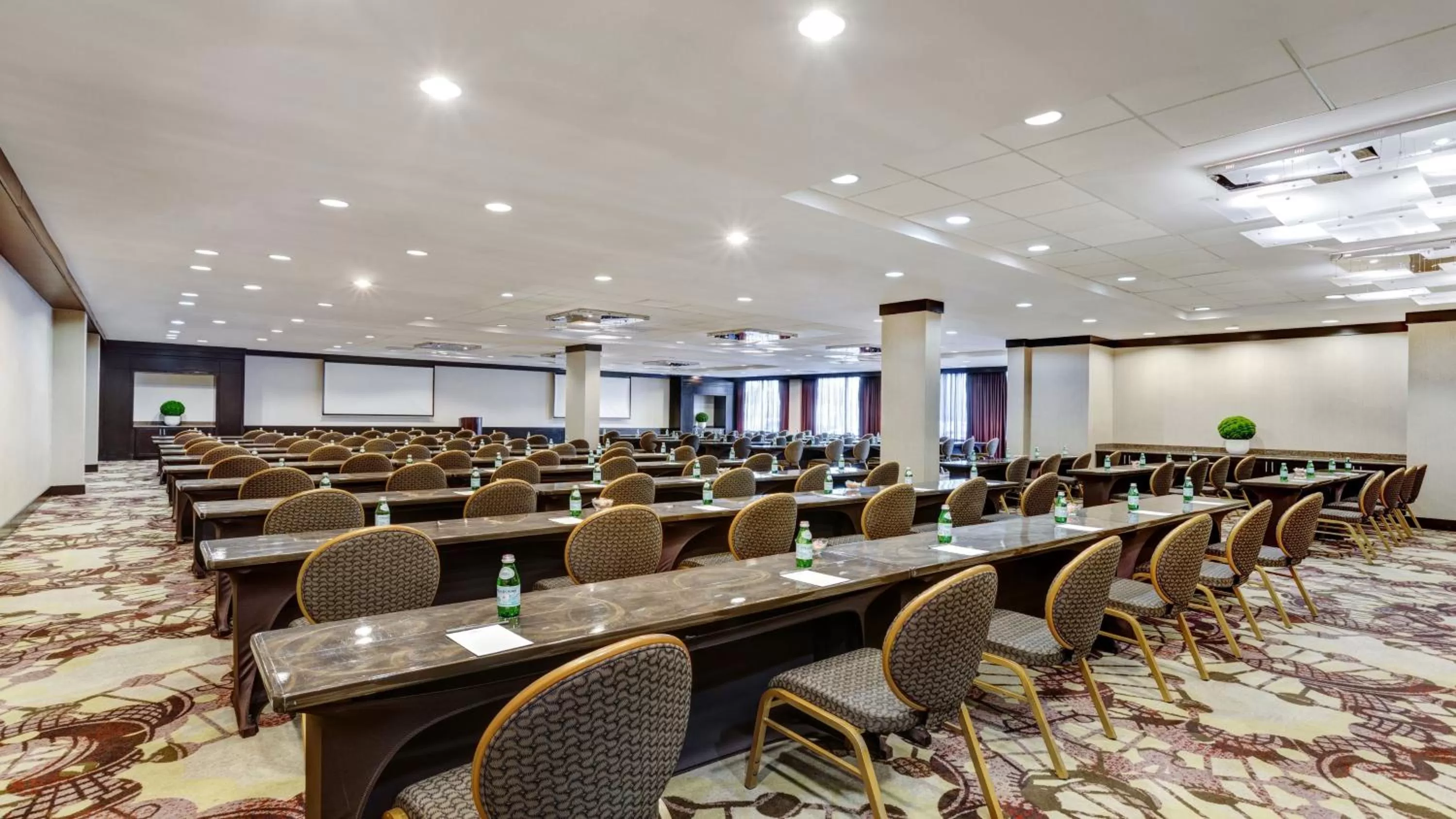 Meeting/conference room in Crowne Plaza Houston Galleria Area by IHG