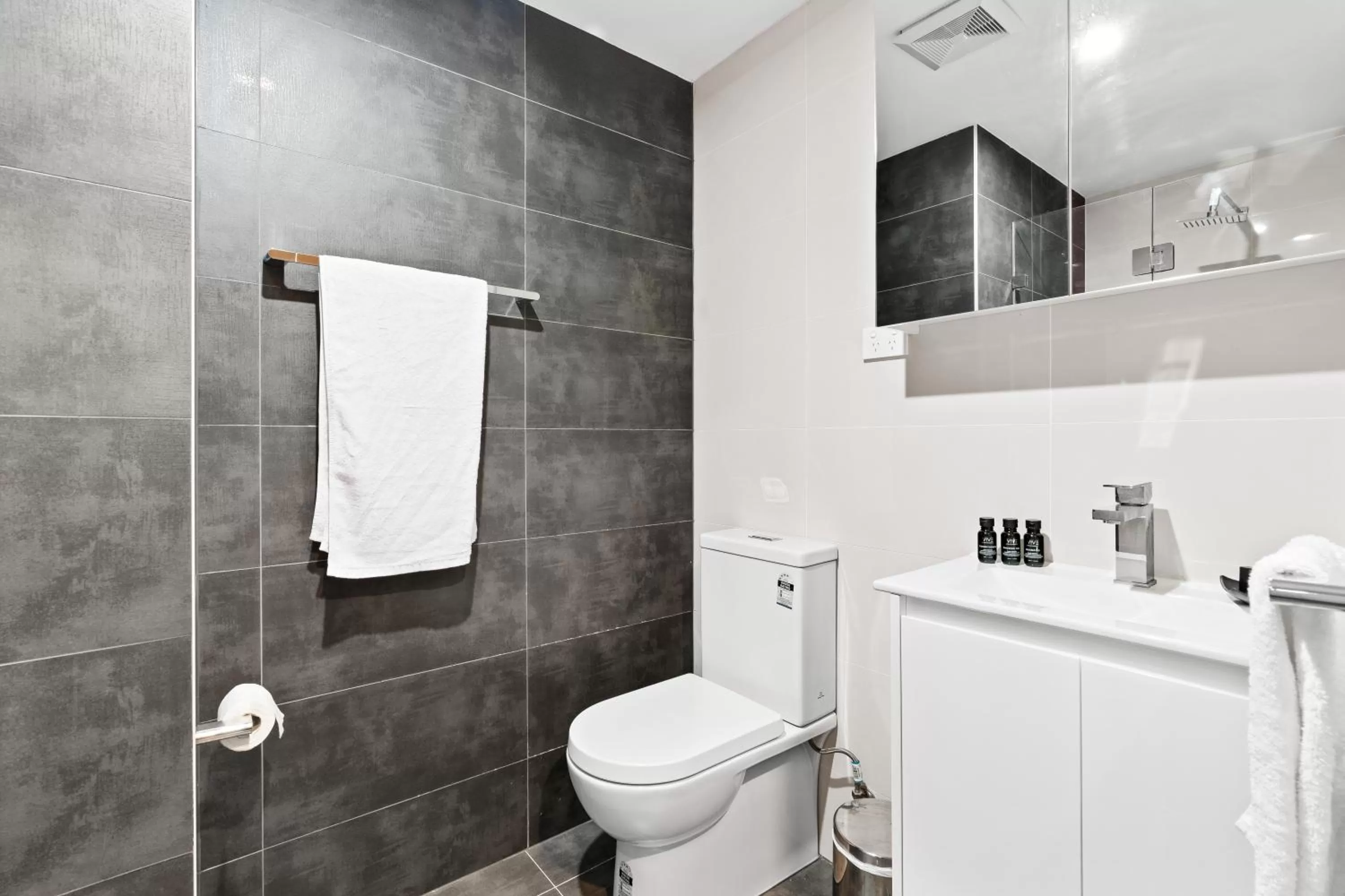 Bathroom in Seranin | Gordon