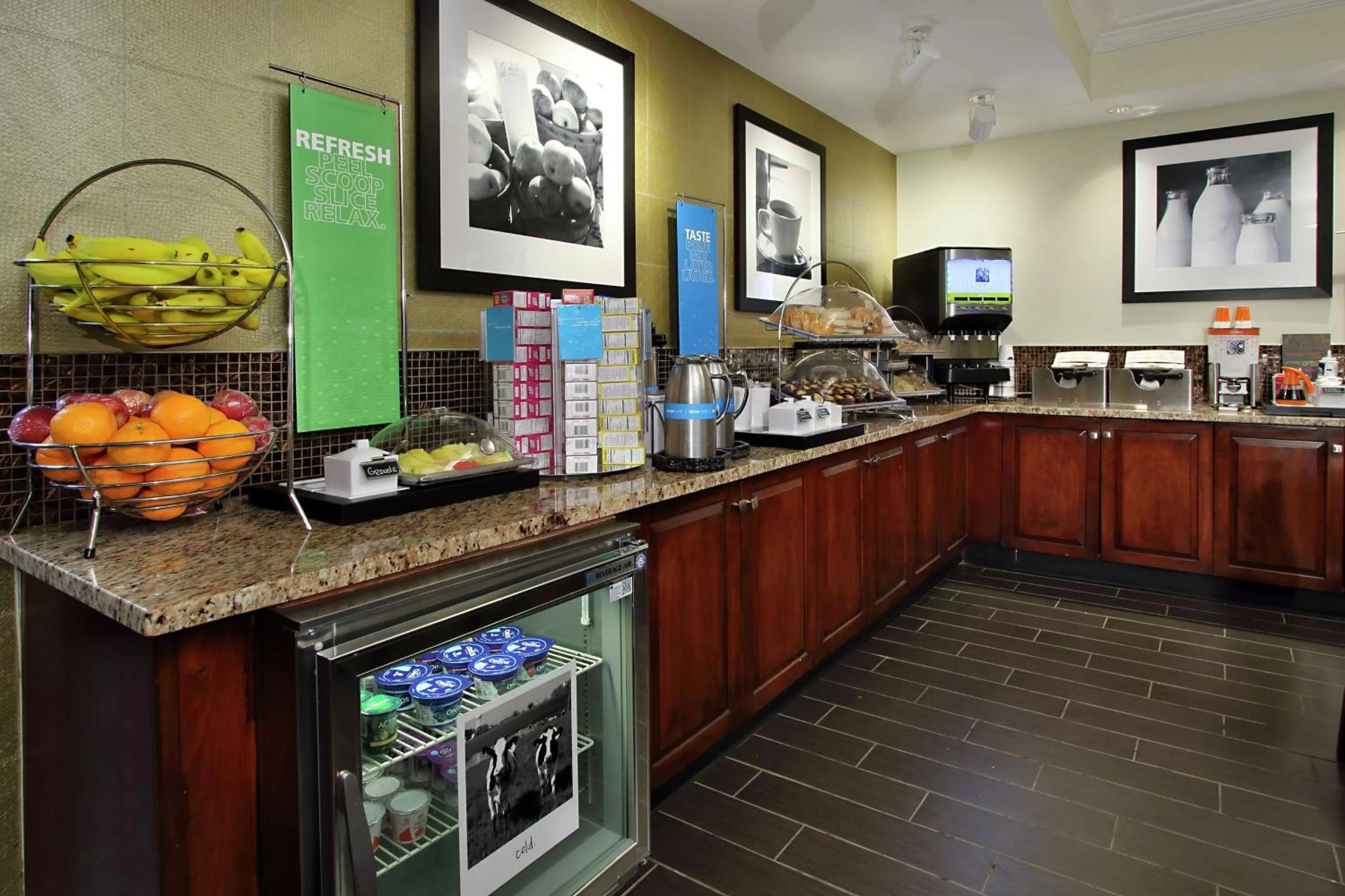Restaurant/places to eat in Hampton Inn Philadelphia-Great Valley