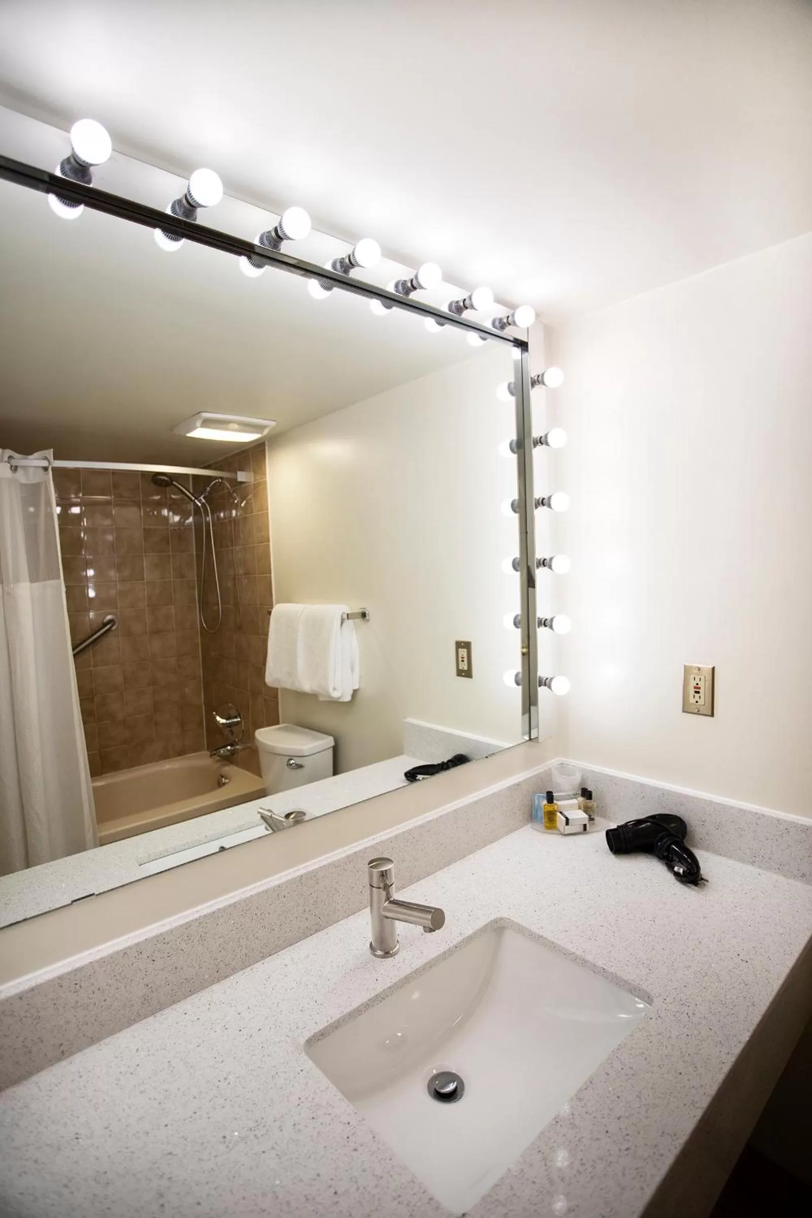 Shower in The Business Inn