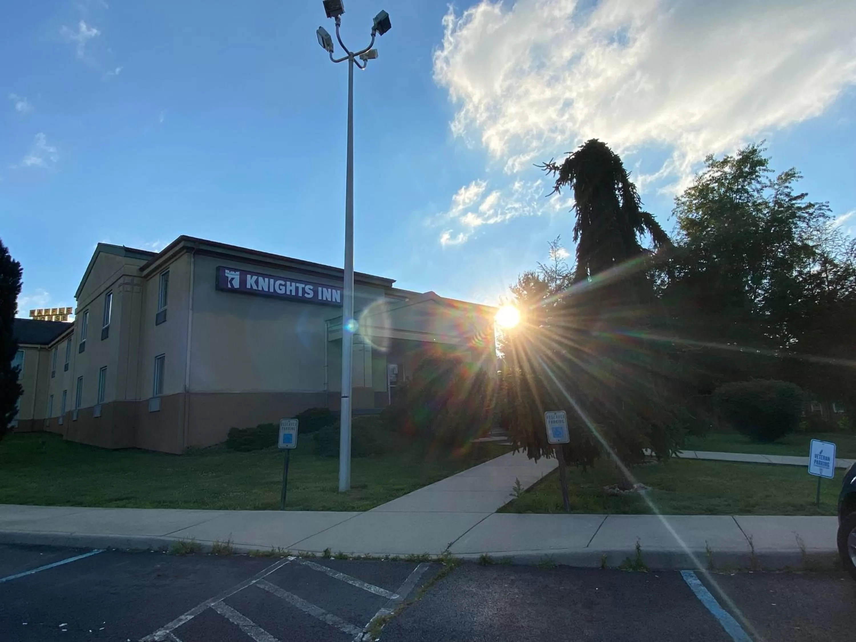 Property building in Knights Inn & Suites Dublin