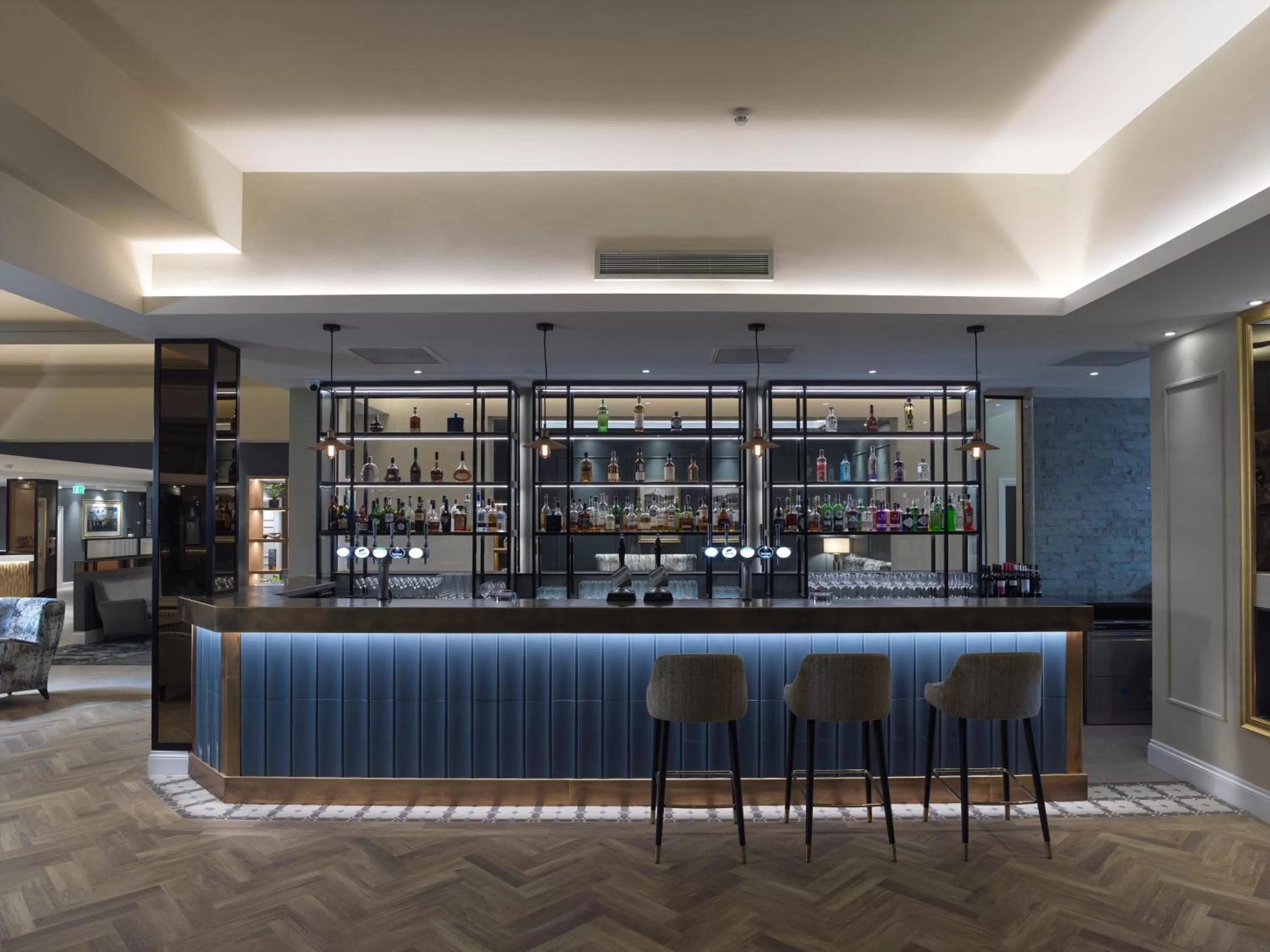 Lounge or bar in Clifton Arms Hotel