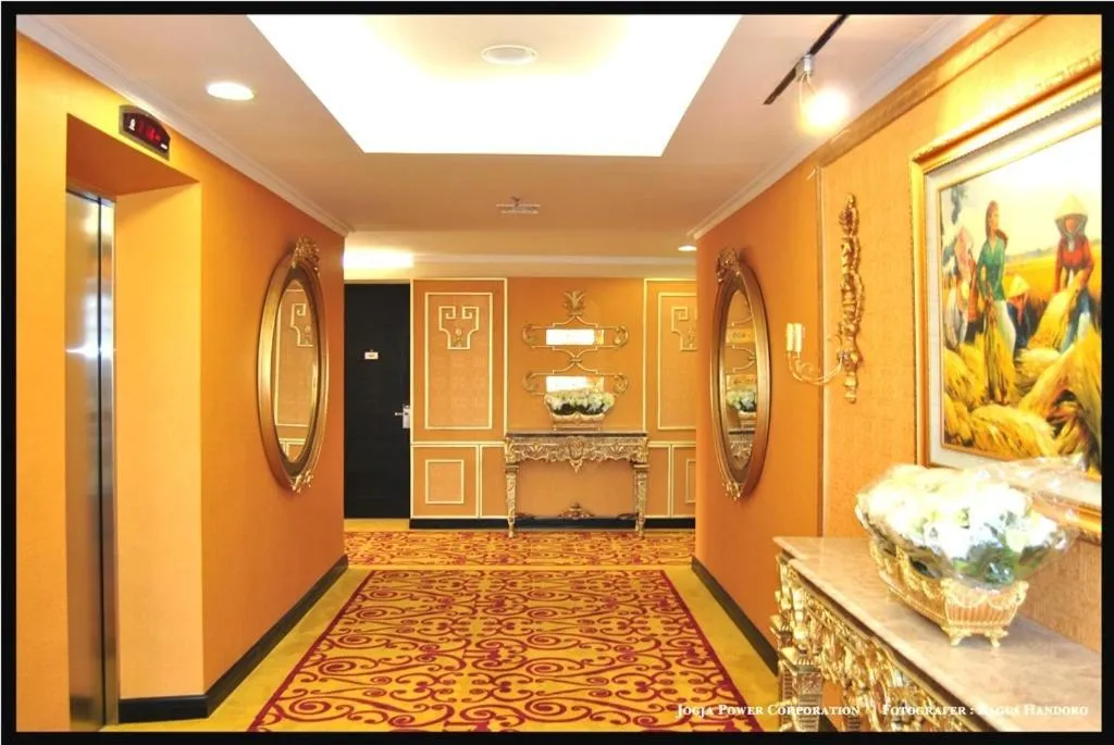 Decorative detail in Ros-In Hotel