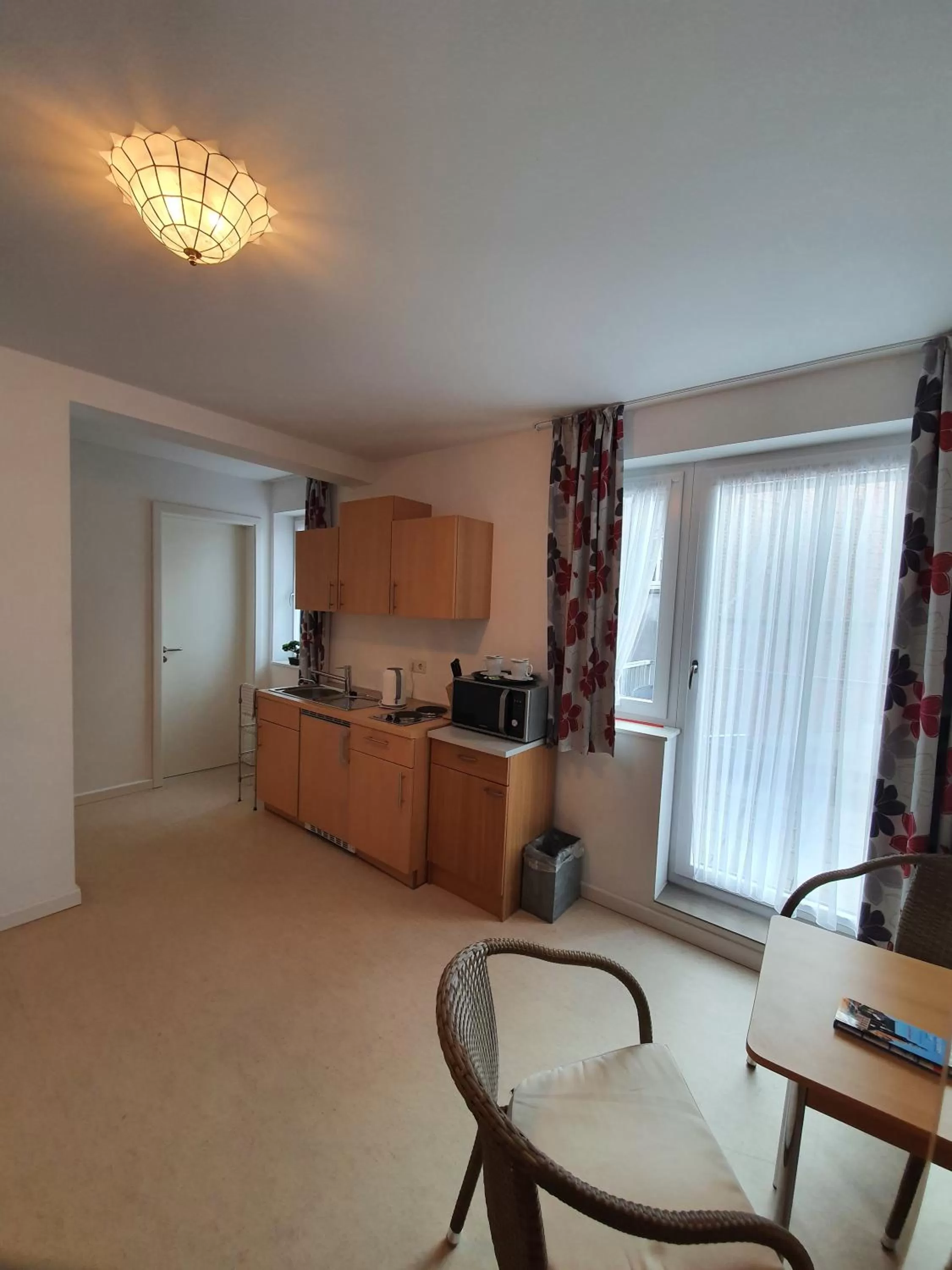 Kitchen or kitchenette in Gästehaus Altstadttraum