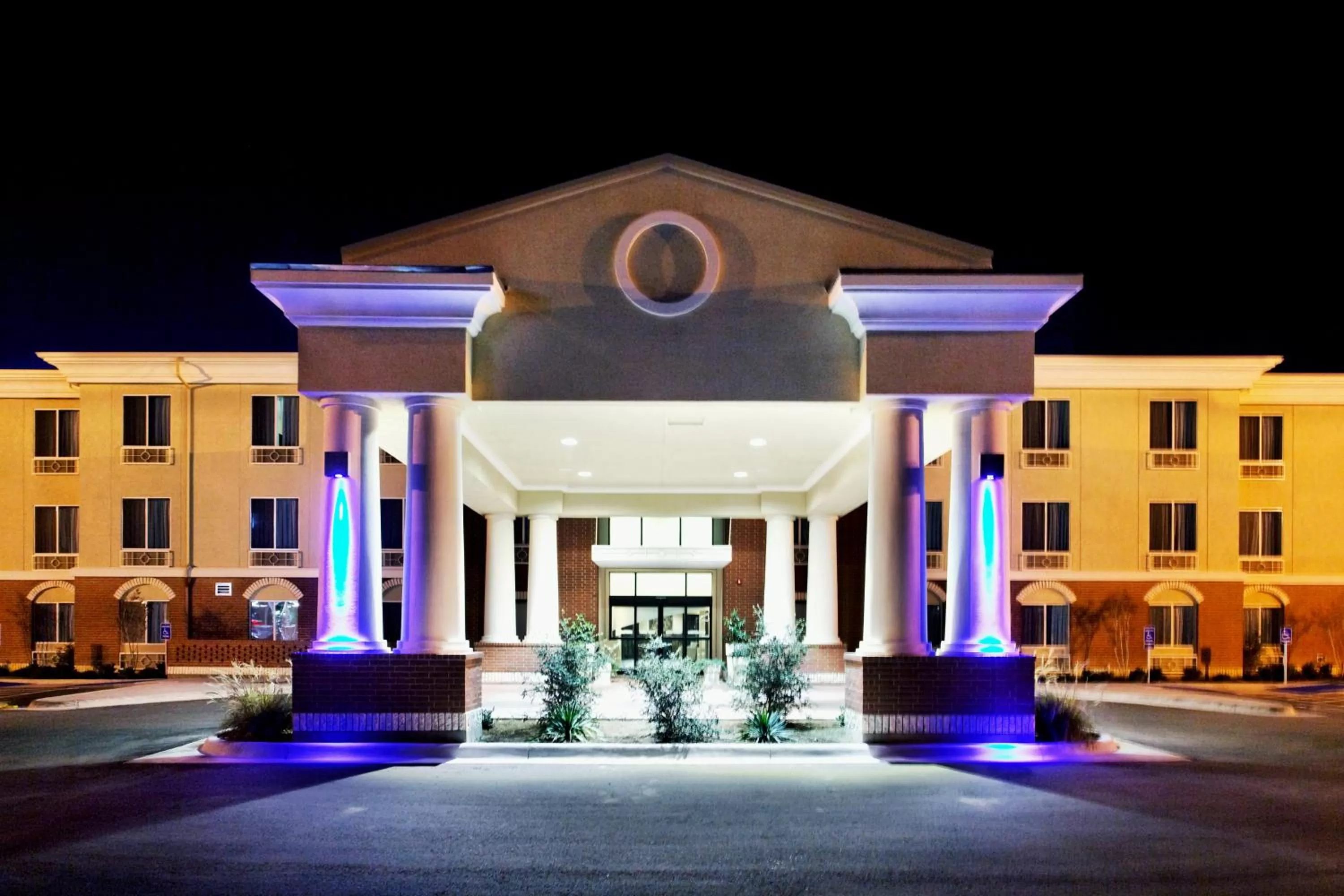 Property building in Holiday Inn Express & Suites Ozona by IHG