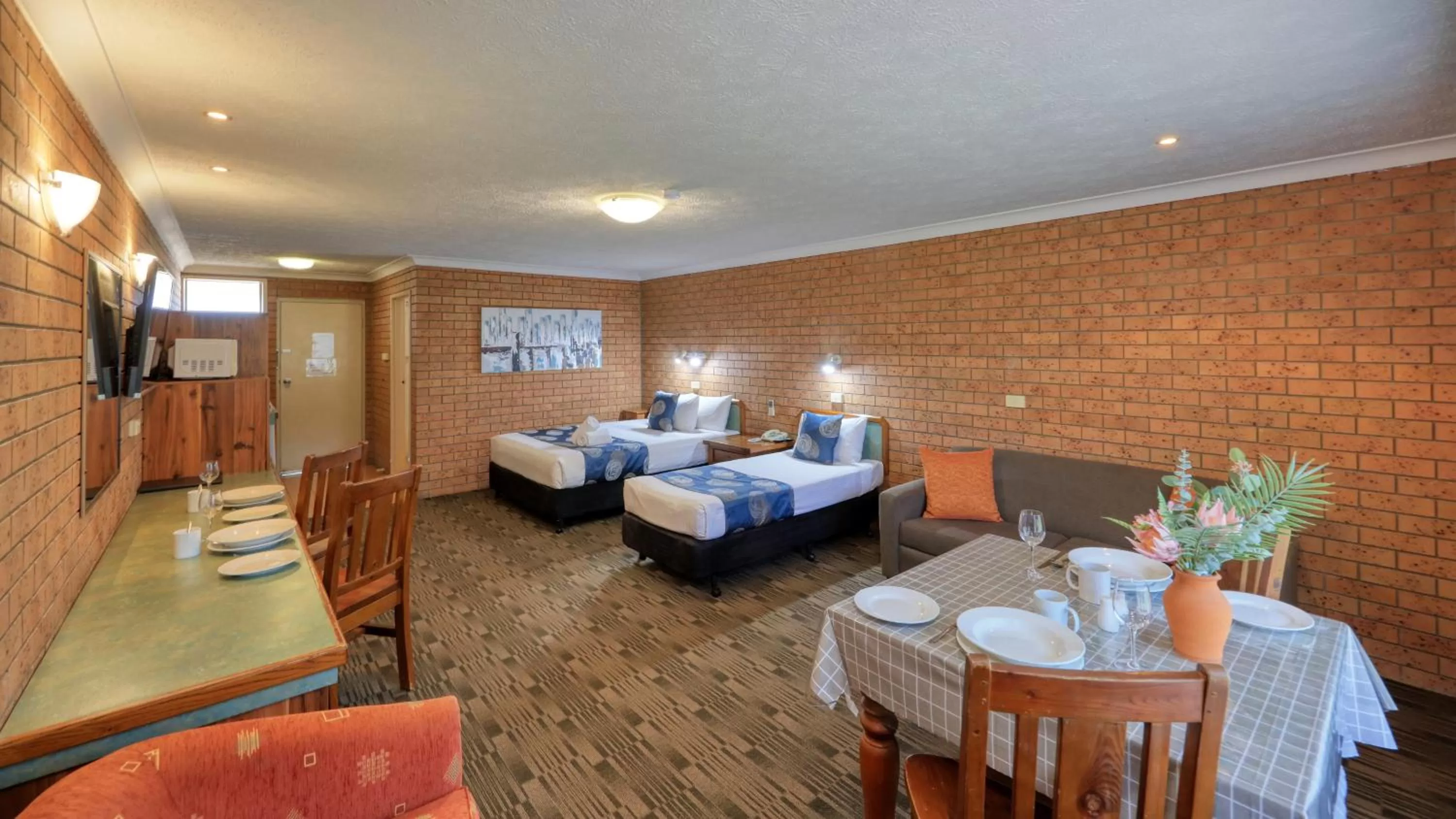 Bedroom, Bed in James Street Motor Inn