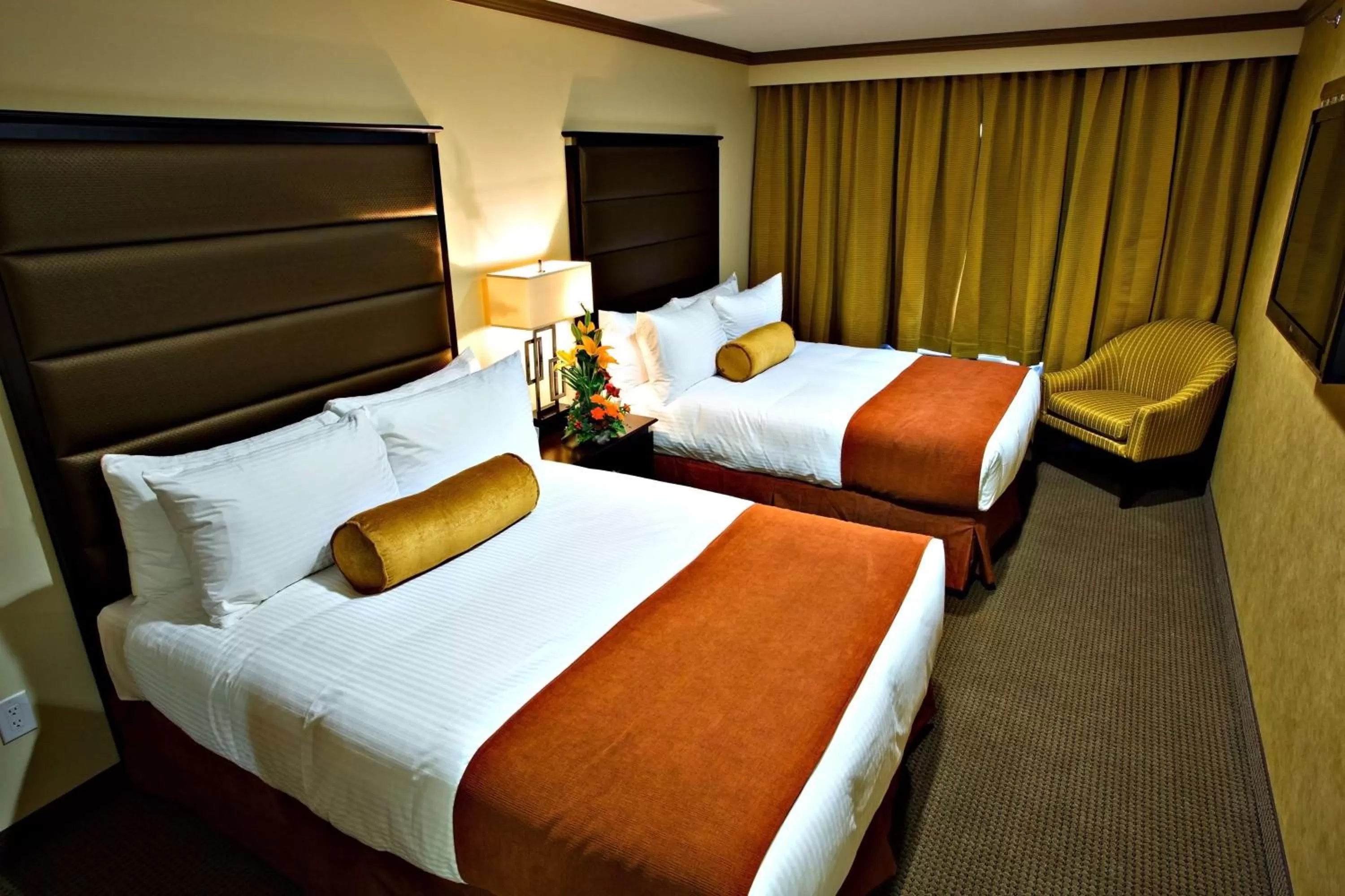 Photo of the whole room, Bed in Camrose Resort Hotel