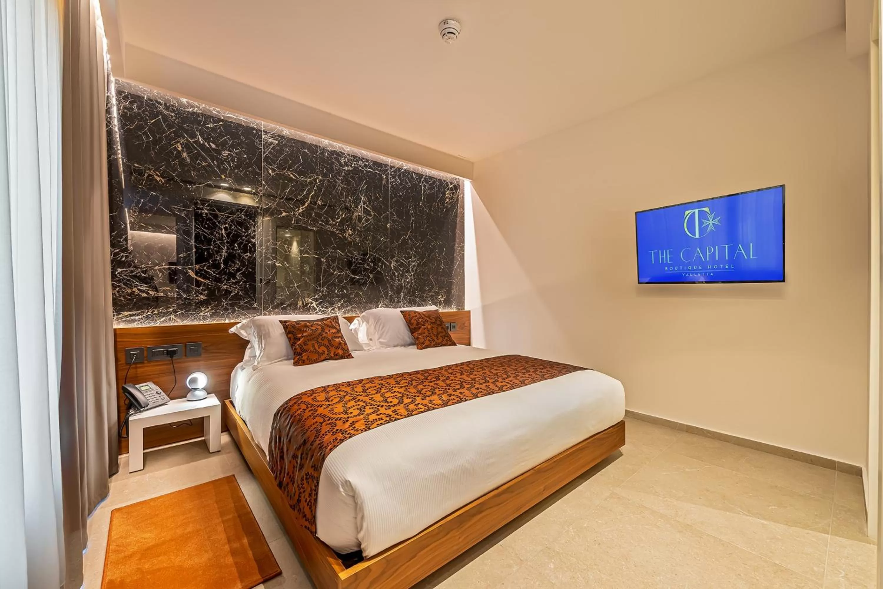 TV and multimedia, Bed in The Capital Boutique Hotel