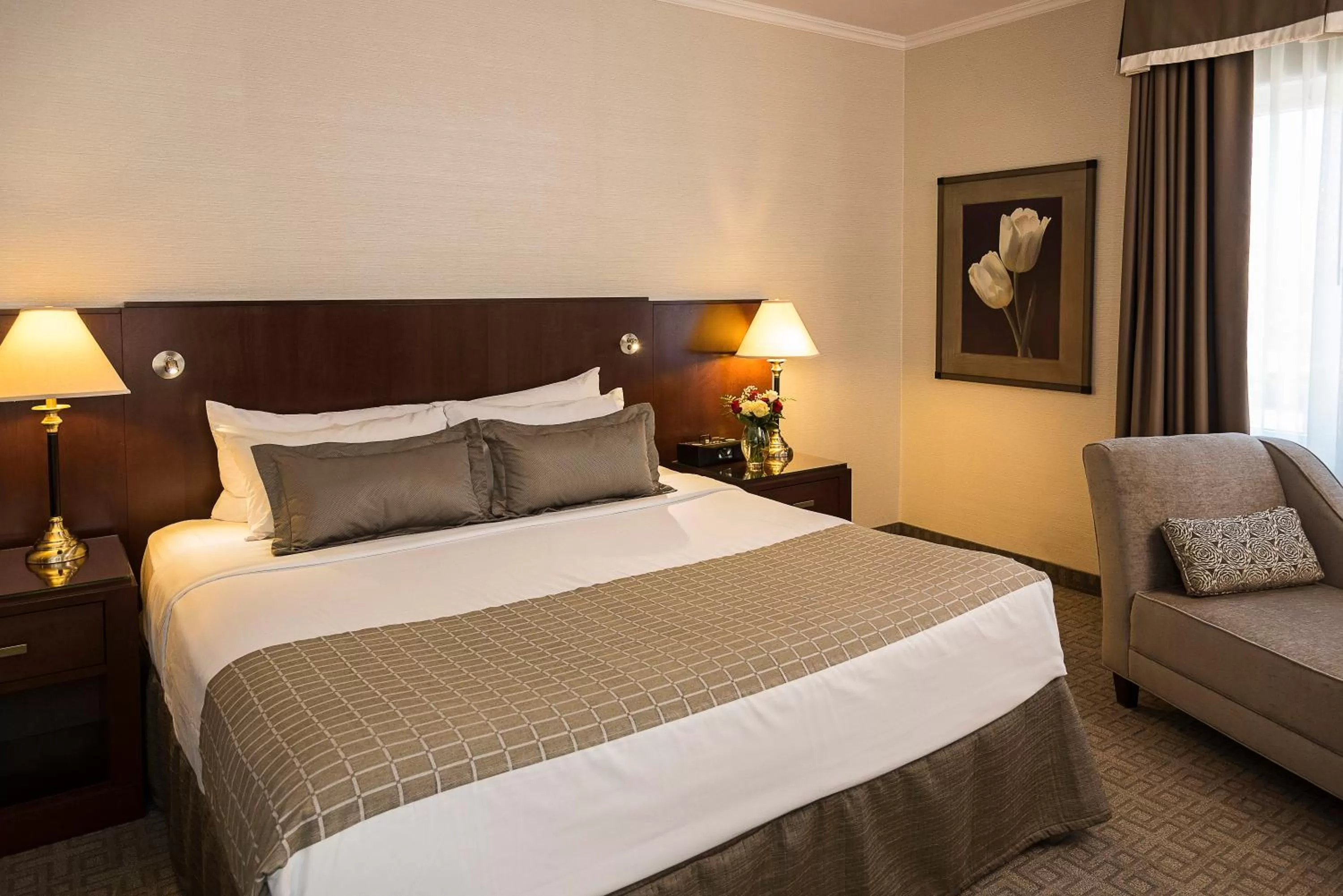 View (from property/room), Bed in Lord Elgin Hotel