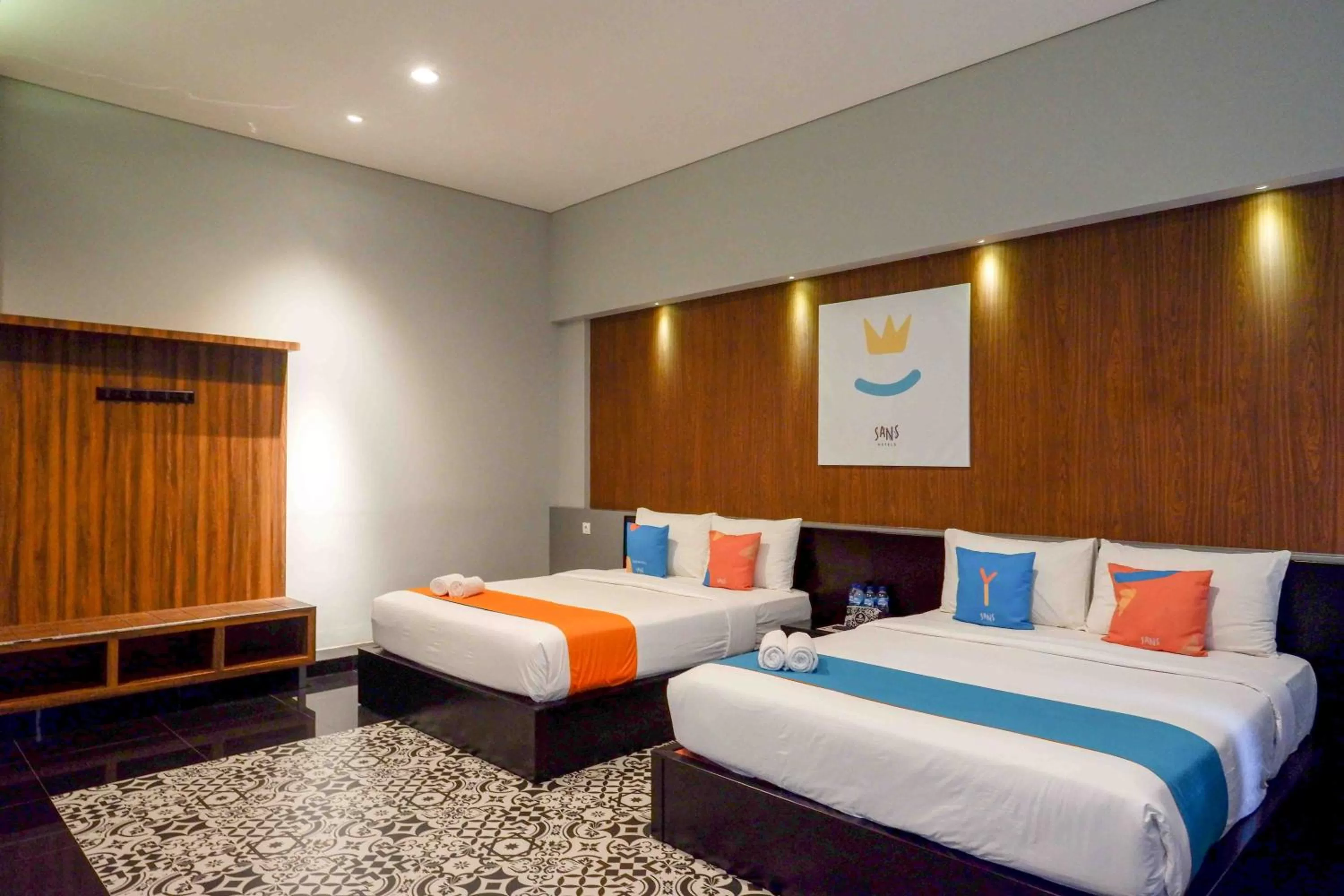 Bedroom, Bed in Sans Hotel Empress Simpang Lima