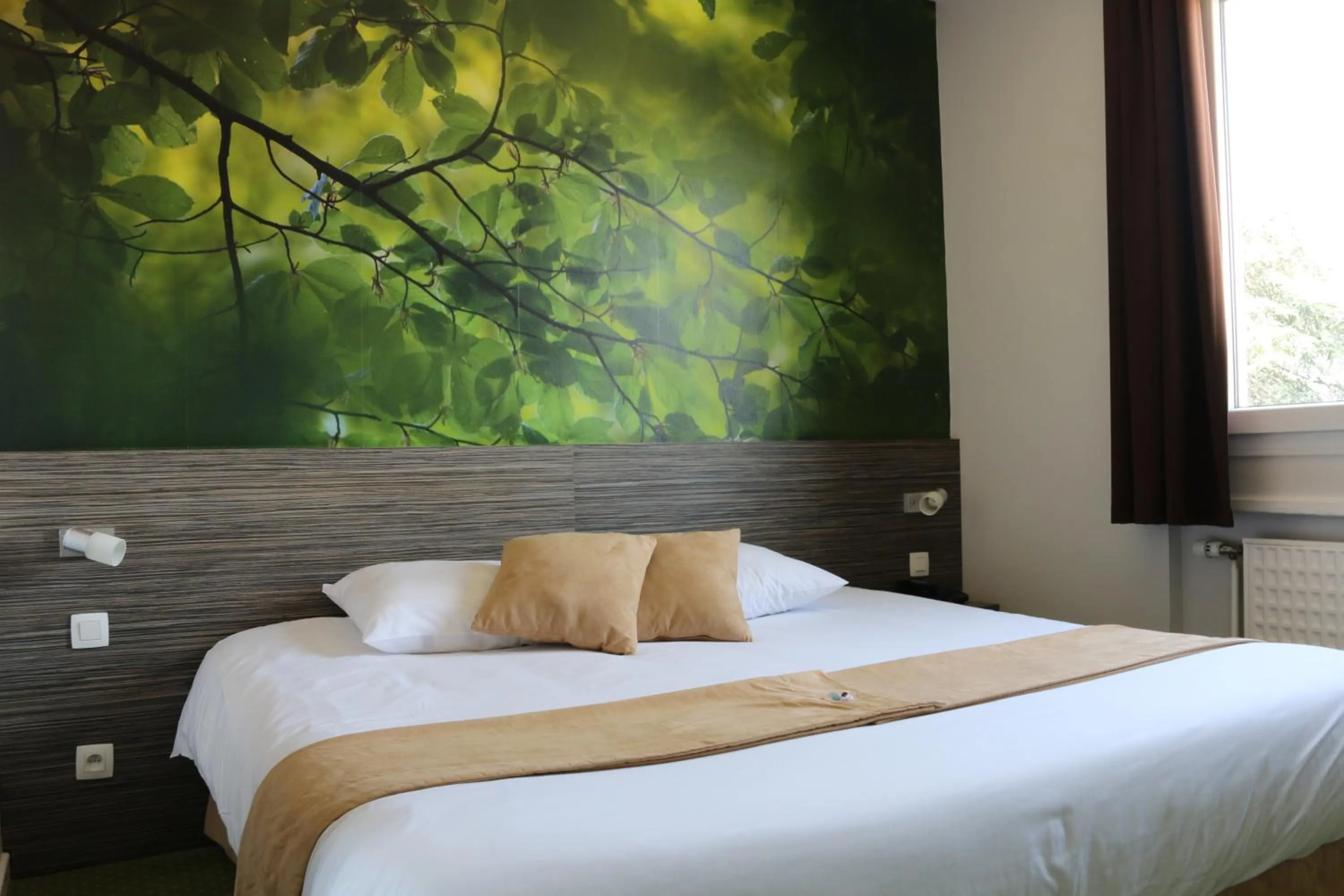 Bedroom, Bed in The Originals City, Hôtel Dau Ly, Lyon Est