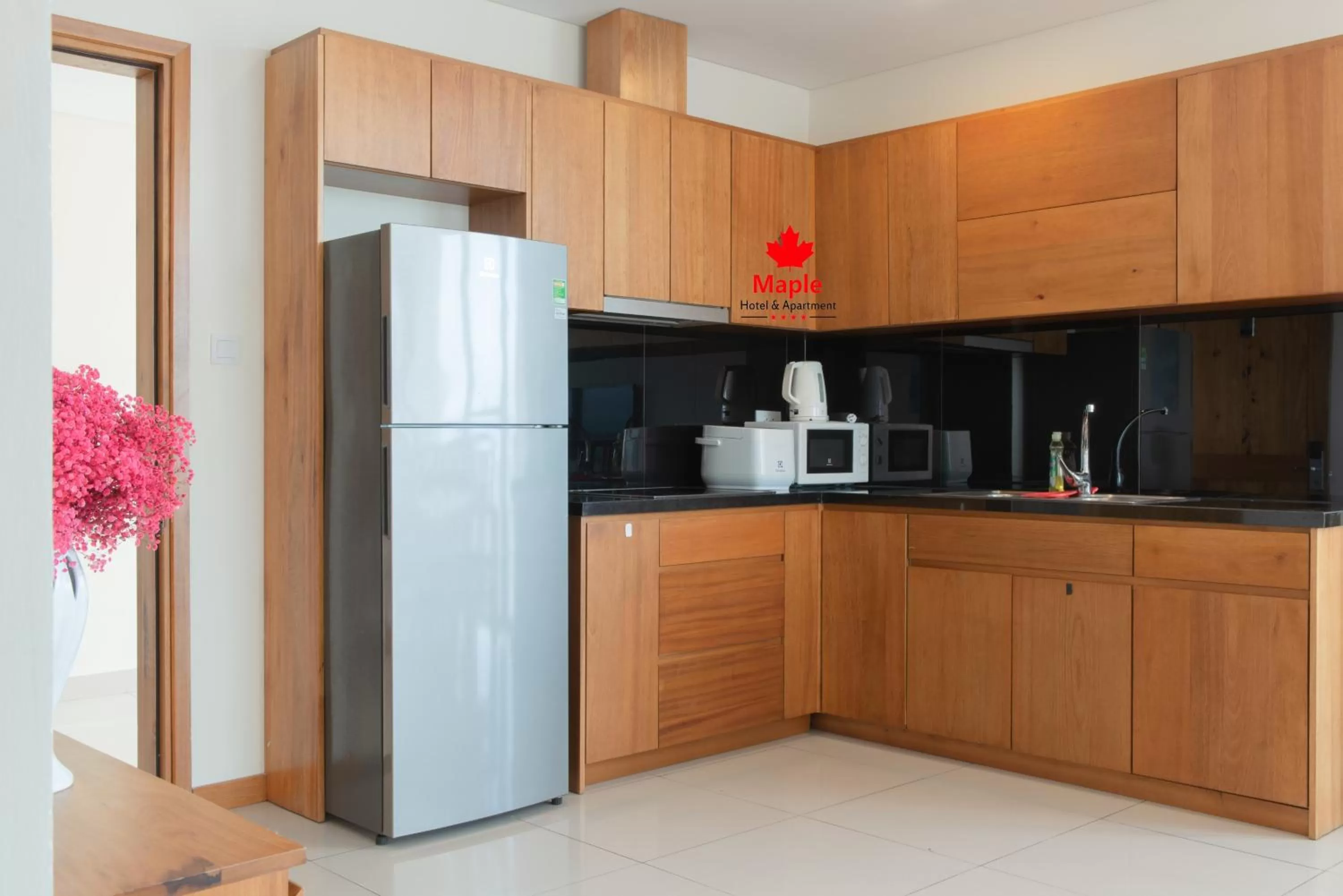 Kitchen or kitchenette in Maple Hotel & Apartment