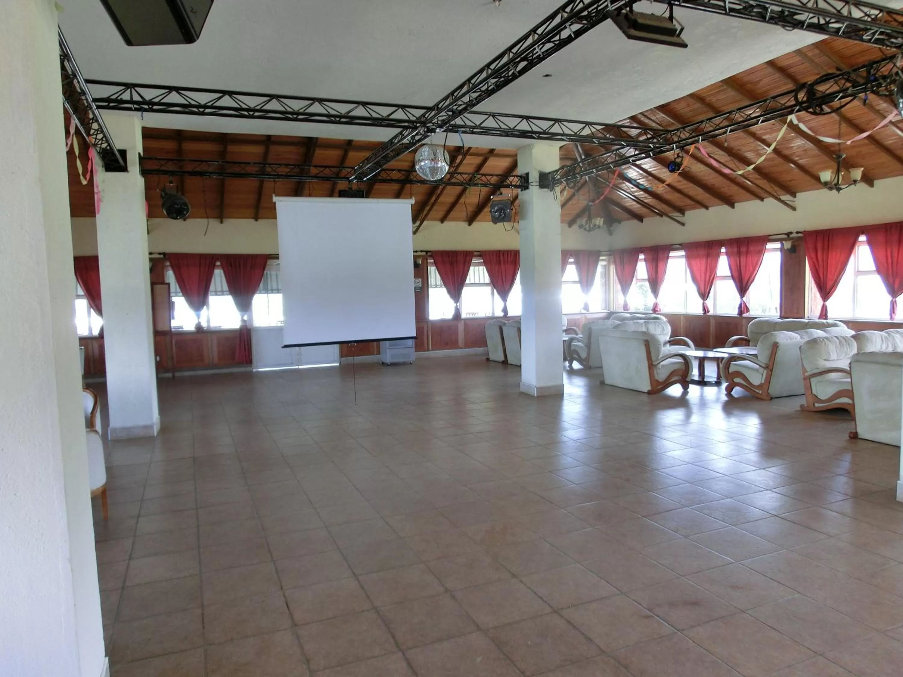 Nightclub / DJ in Mwanzo Lodge