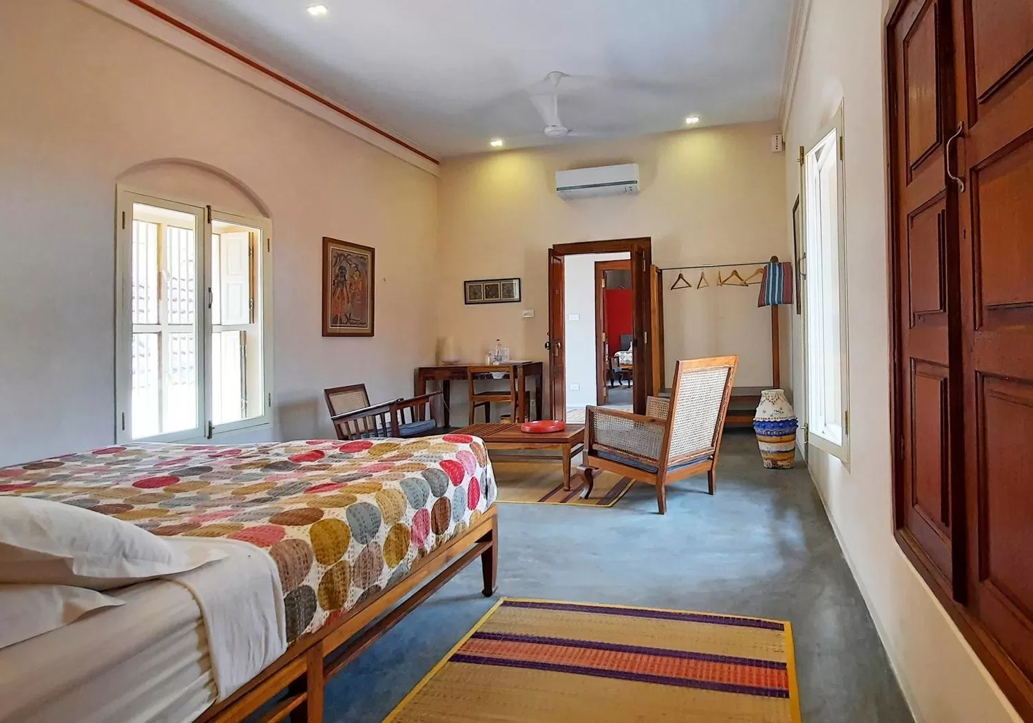 Photo of the whole room, Bed in Saratha Vilas Chettinad