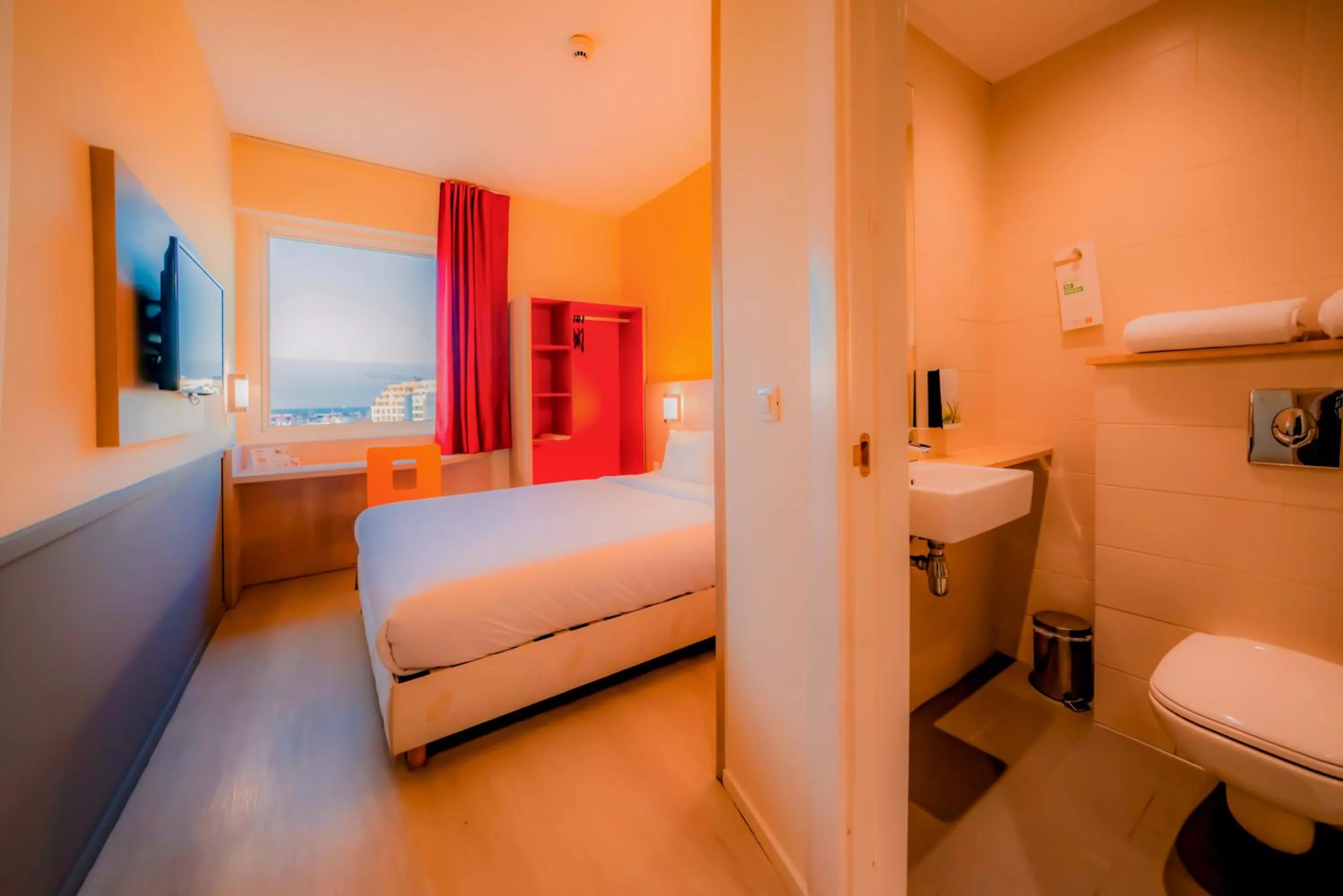 Bathroom, Bed in Premiere Classe Casablanca Centre Ville