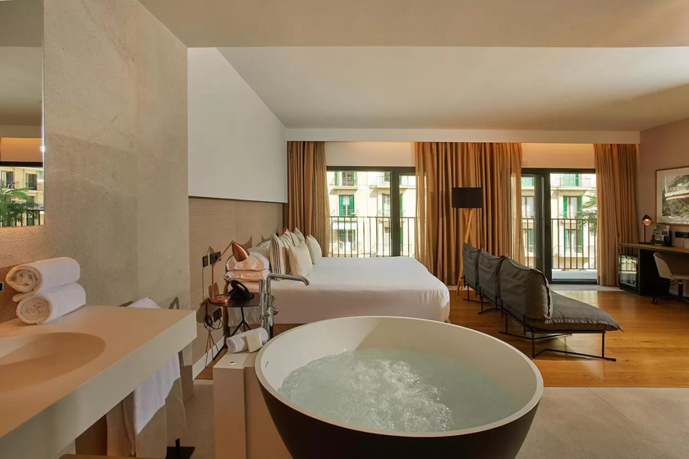 Hot Tub, Bed in Nakar Hotel