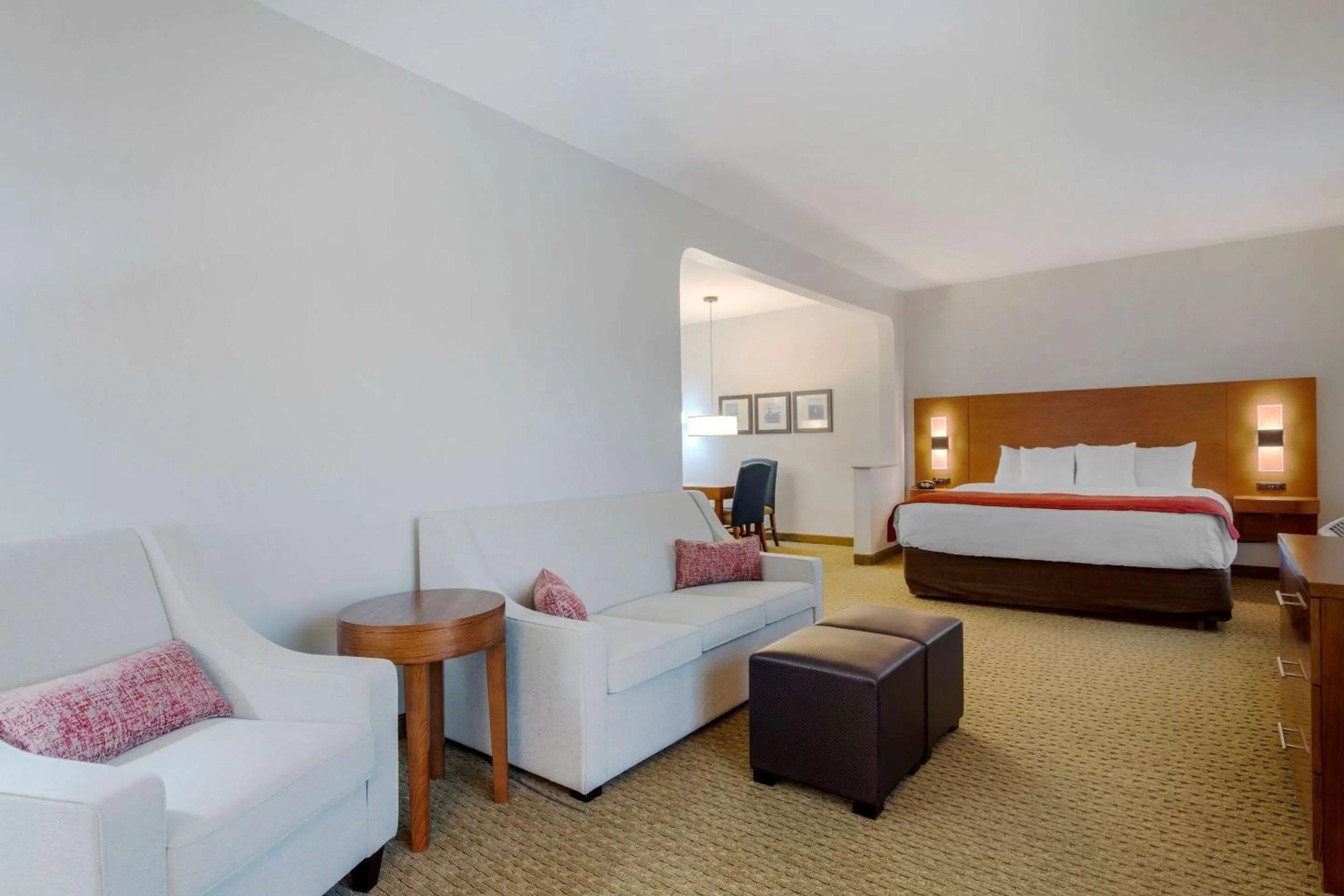 Photo of the whole room, Bed in Comfort Suites La Porte - Baytown