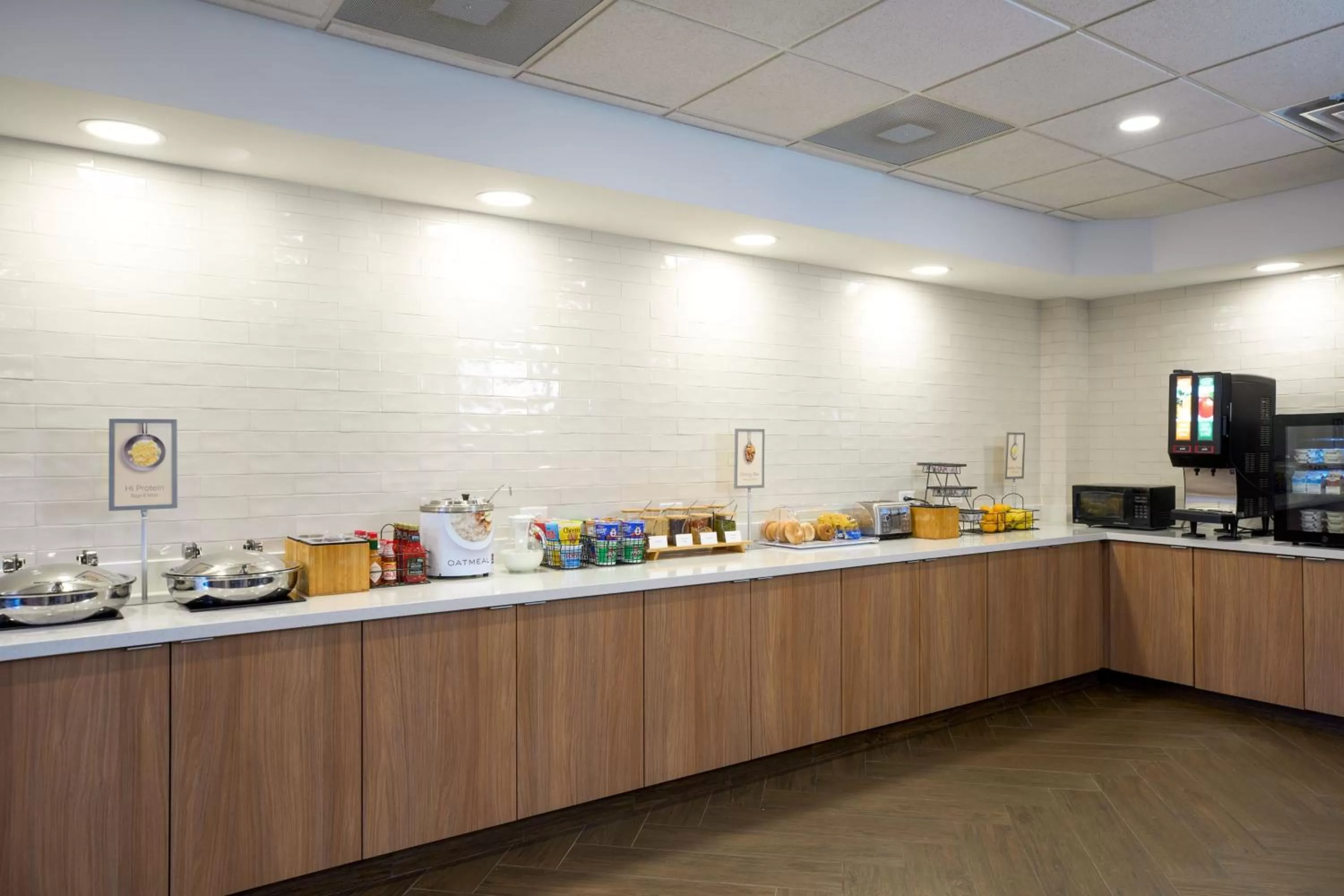 Breakfast in Fairfield Inn and Suites by Marriott Winchester