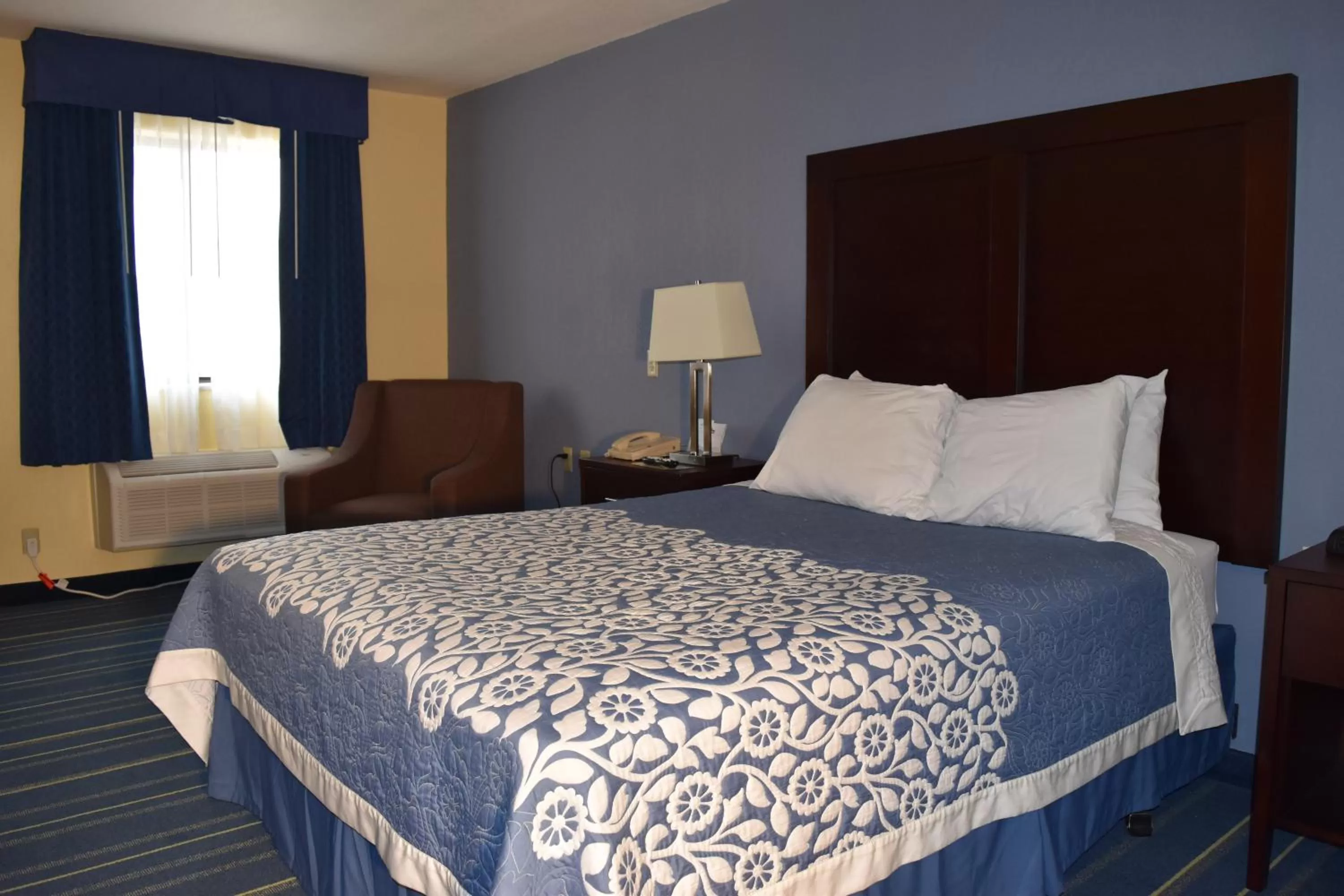 Bed in Days Inn by Wyndham Grand Island