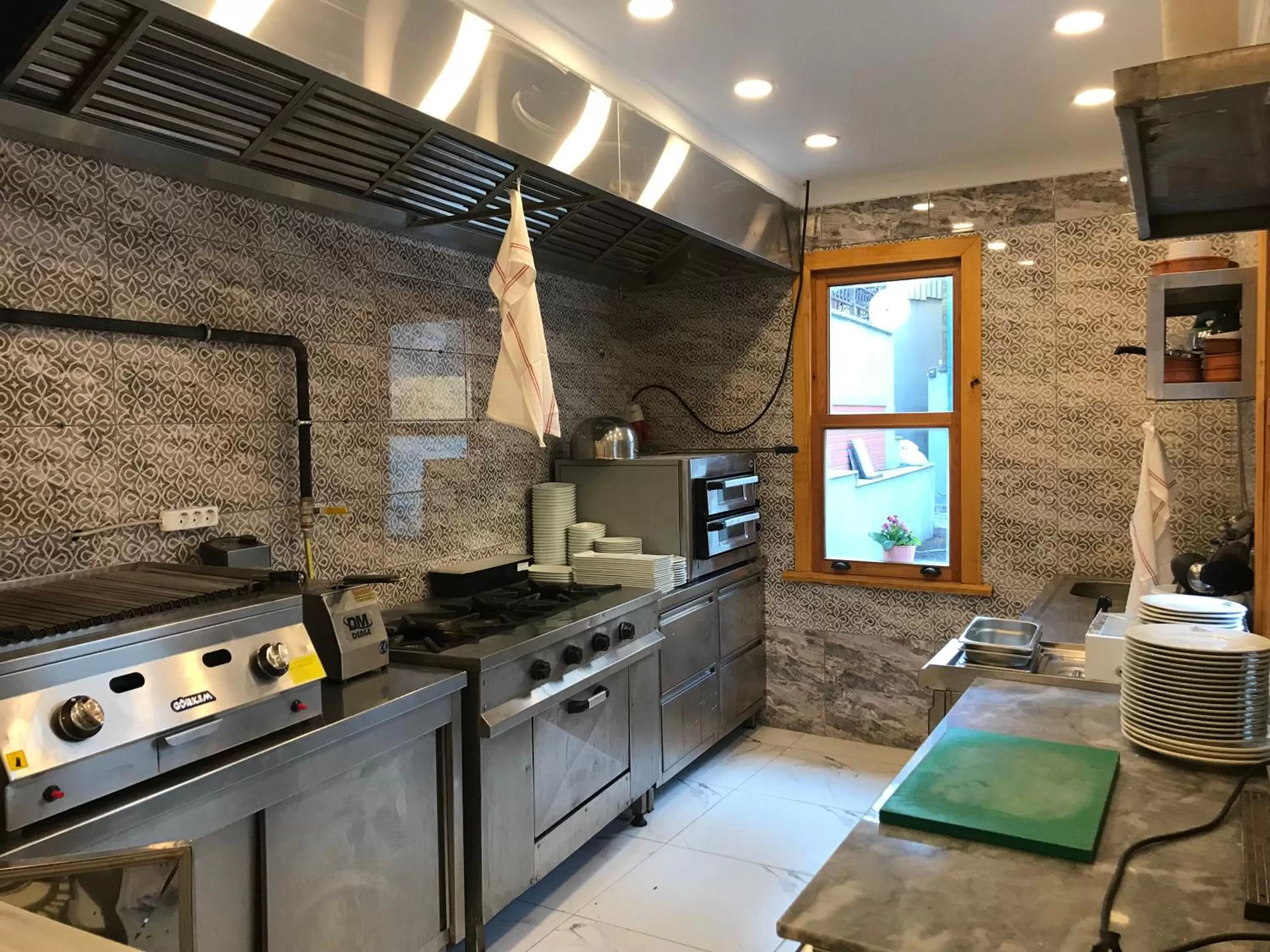 Restaurant/places to eat in Green Mansion