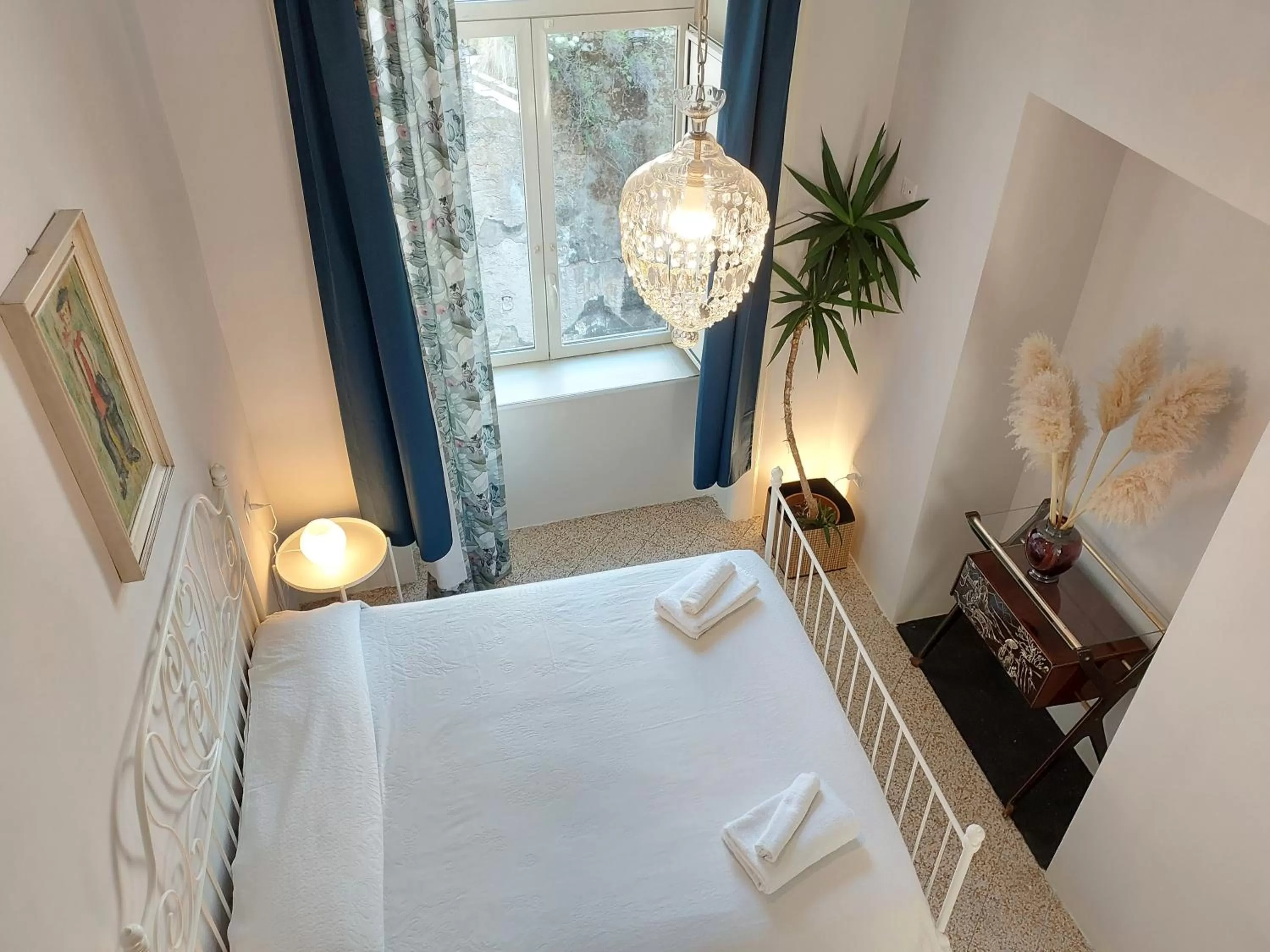 Photo of the whole room, Bed in B&B Palazzo Carafa di Montorio