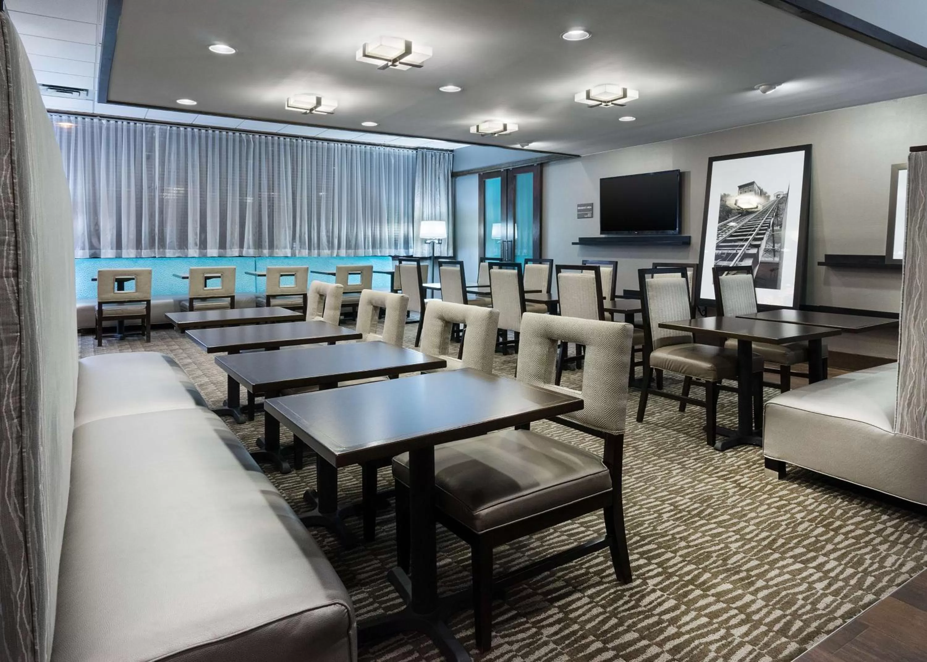 Breakfast in Hampton Inn Pittsburgh University Medical Center