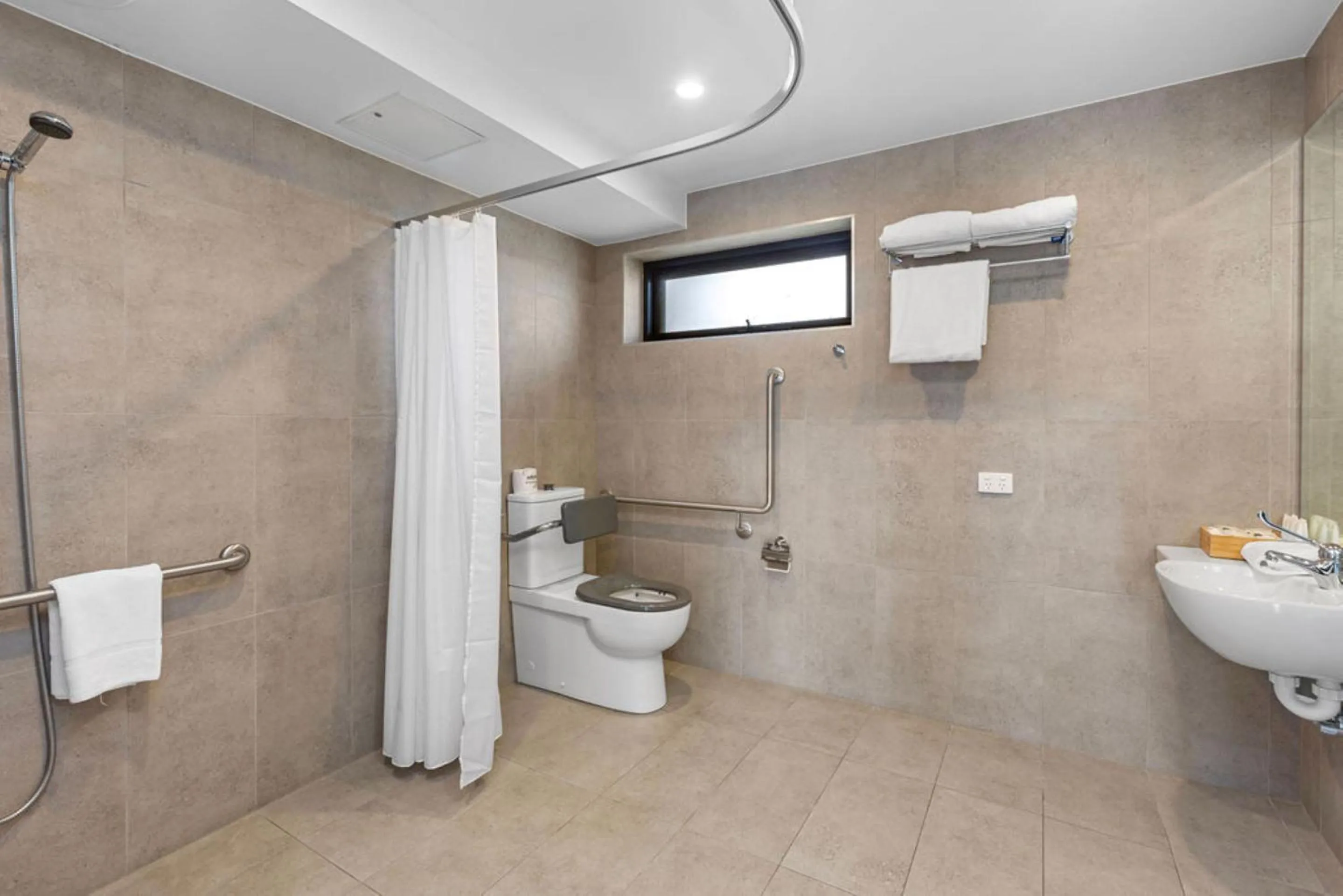 Bathroom in Best Western Apollo Bay Motel