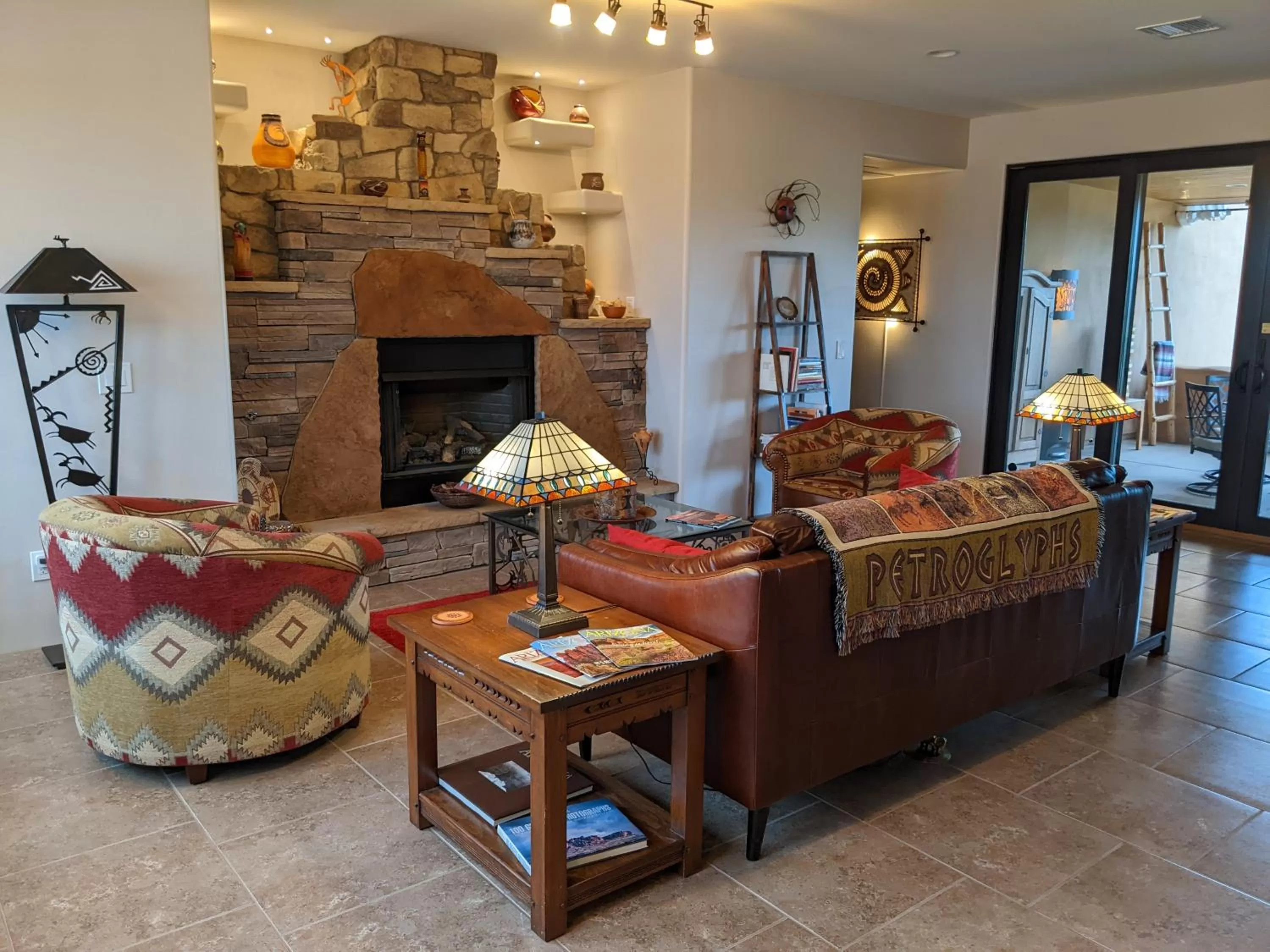 Library in Origins Bed and Breakfast