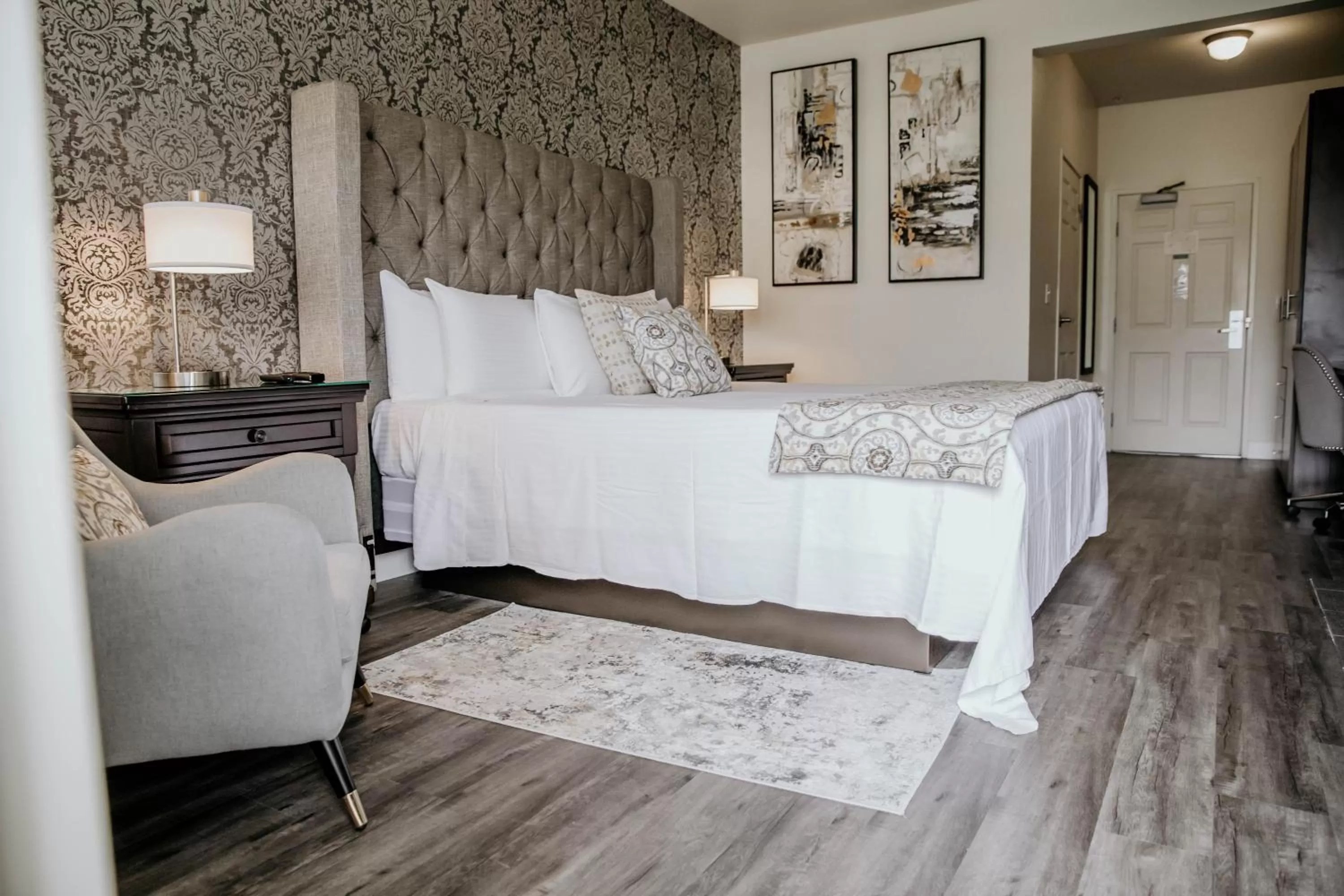 Bed in Geyserville Inn