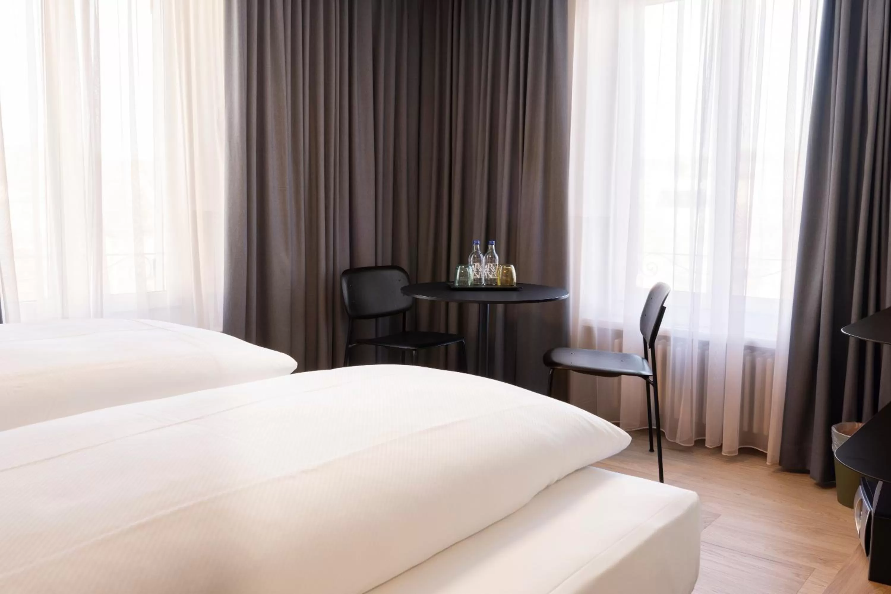 Photo of the whole room, Bed in Fred Hotel Zürich Hauptbahnhof