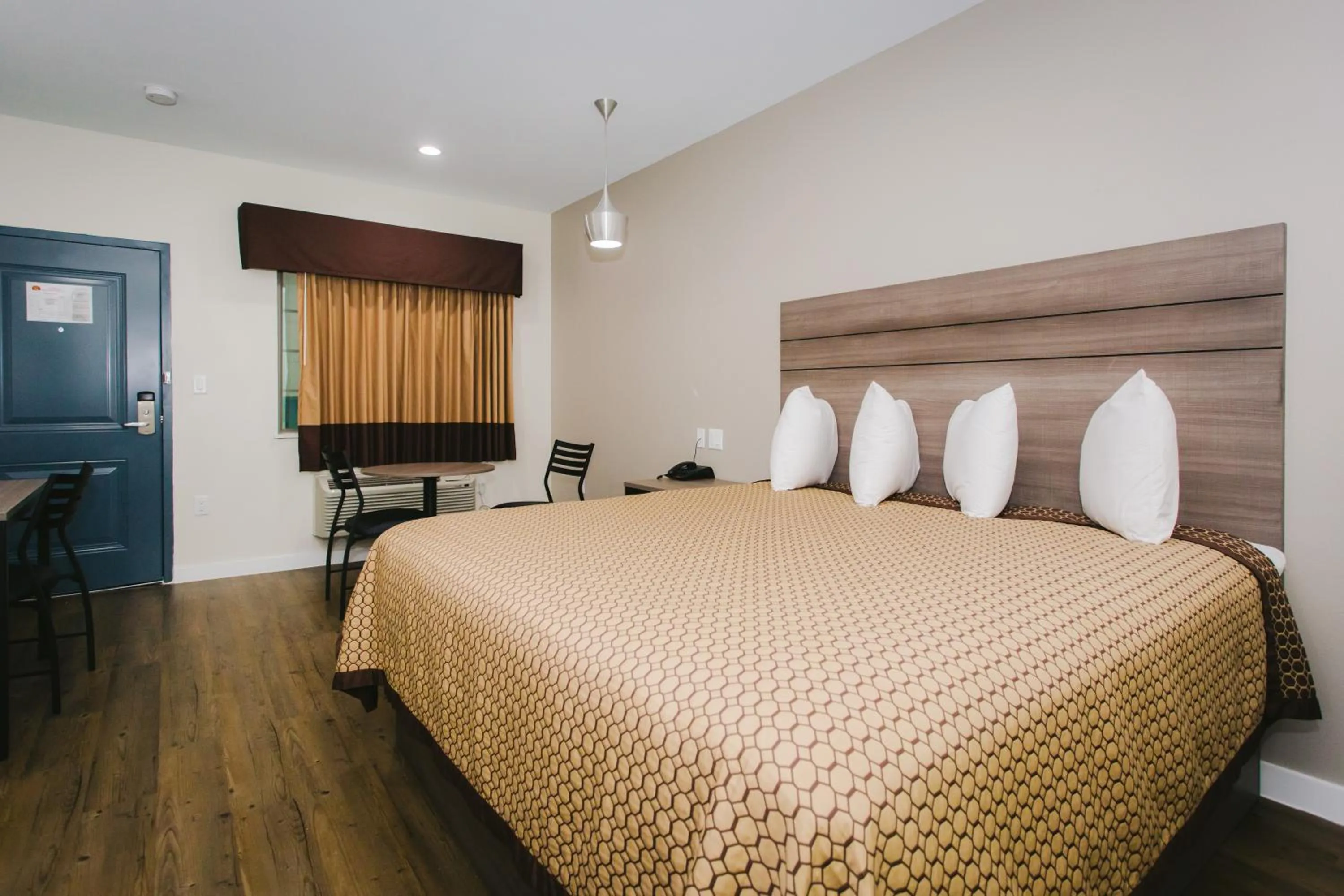 Bed in Palace Inn- Louetta