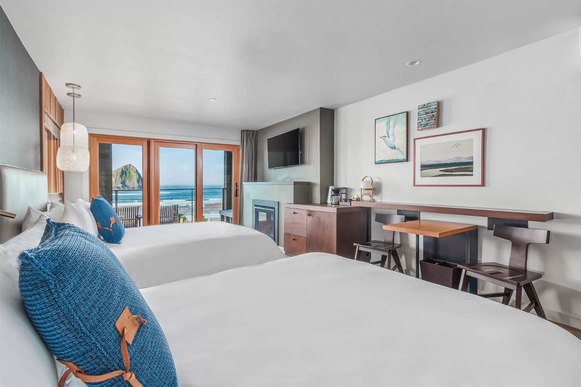 Bed in Headlands Coastal Lodge & Spa