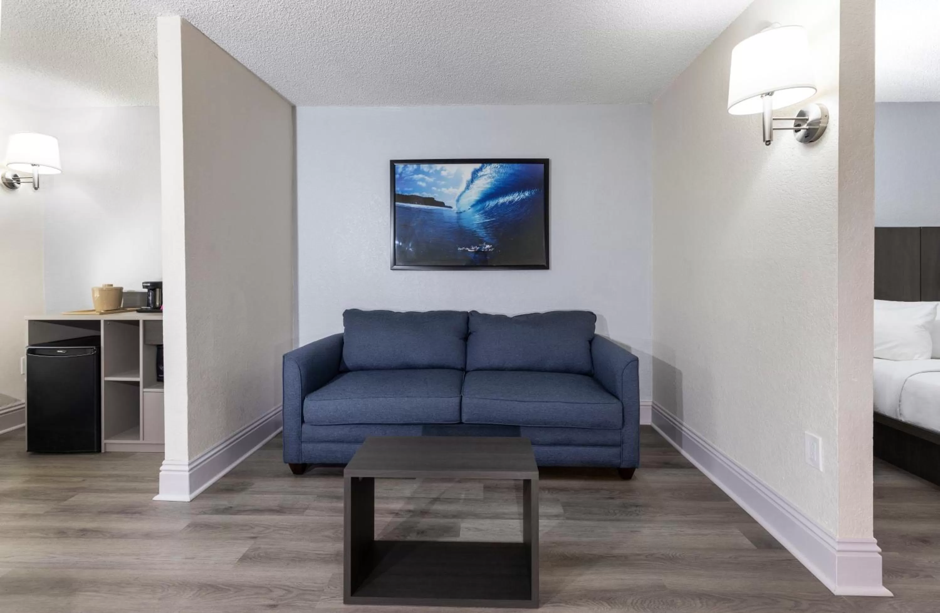 Living room, Bed in Avanti International Resort