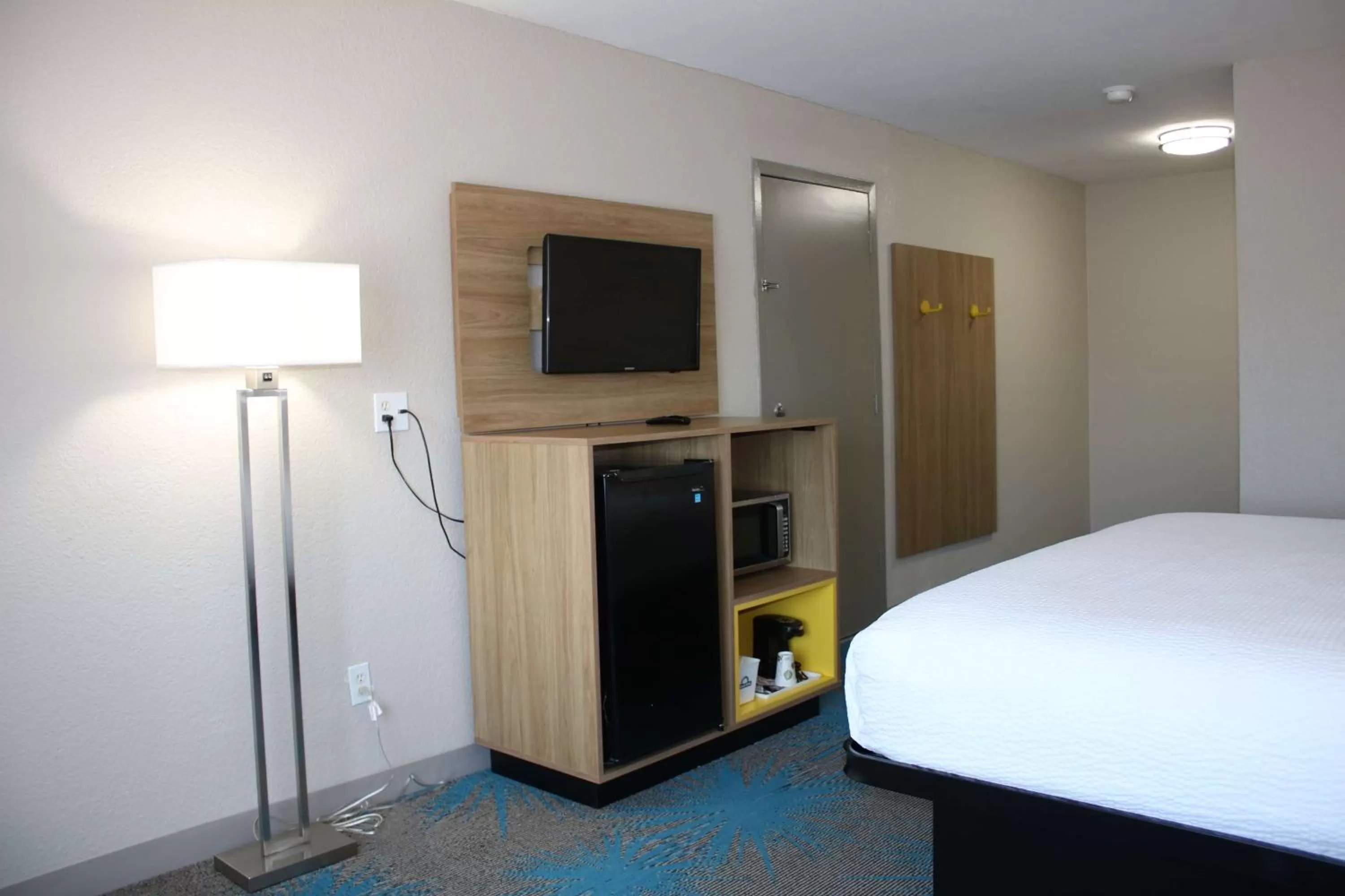 Photo of the whole room, Bed in Days Inn by Wyndham Waco University Area