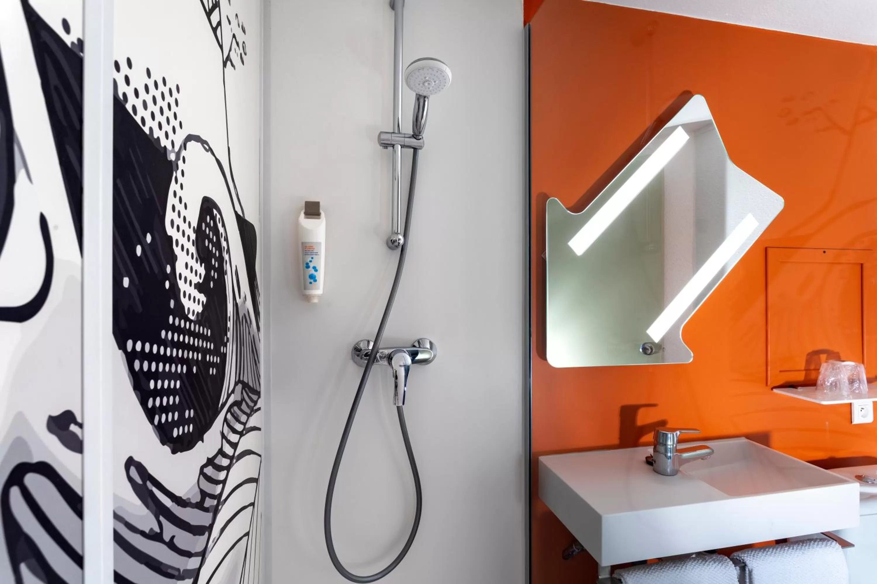 Shower in Ibis budget Lorient Caudan