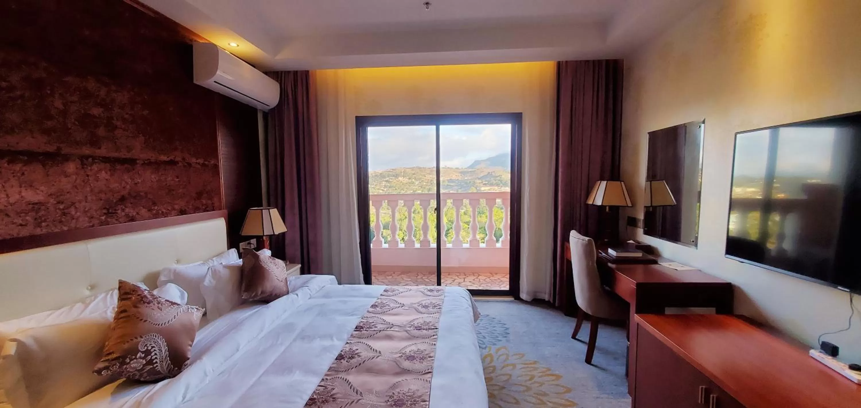 Bedroom in Golden Peacock Hotel Blantyre