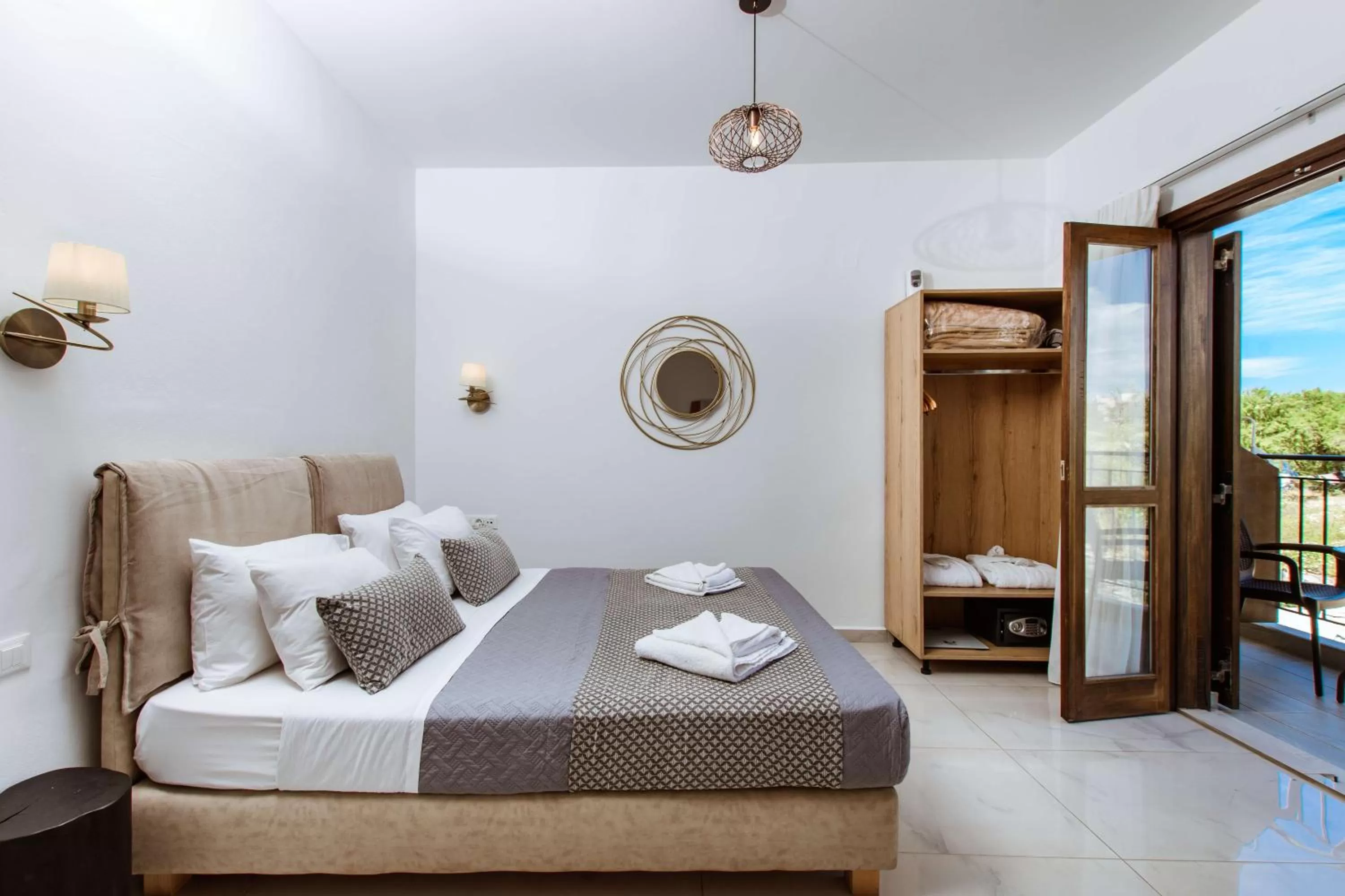 Bed in Deluxe Suites